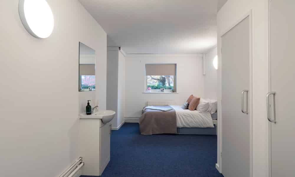 Common Area?w=400&h=260&fit=crop&q=40&auto=format&trim=auto