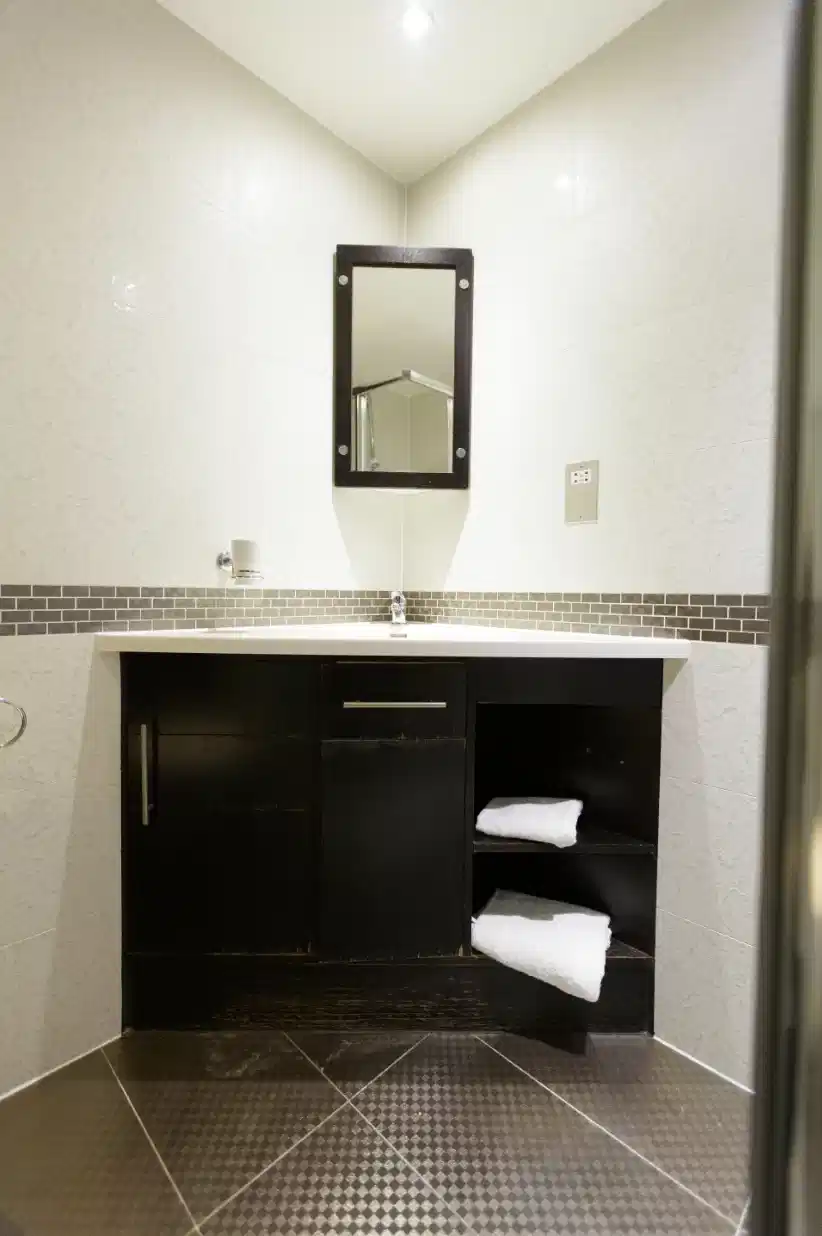 Common Area?w=400&h=260&fit=crop&q=40&auto=format&trim=auto