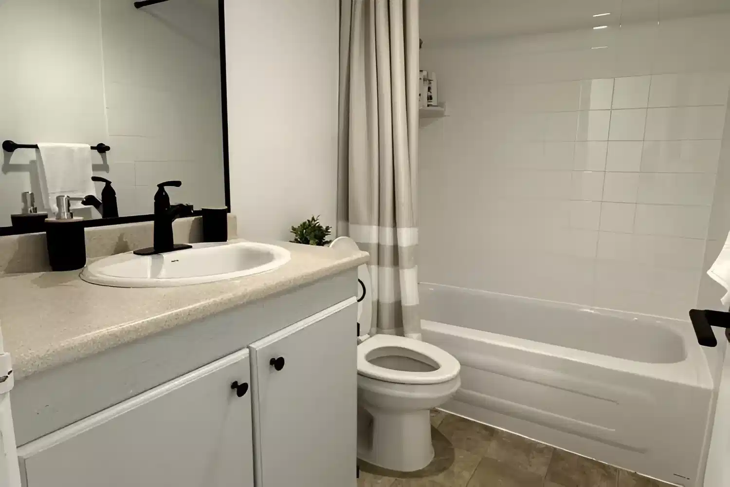 95 E 14th Ave, Vancouver - Vancouver, Canada - Unit 104 (1 Bed 1 Bath) - Bathroom