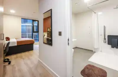 Bedroom?w=400&h=260&fit=crop&q=40&auto=format&trim=auto