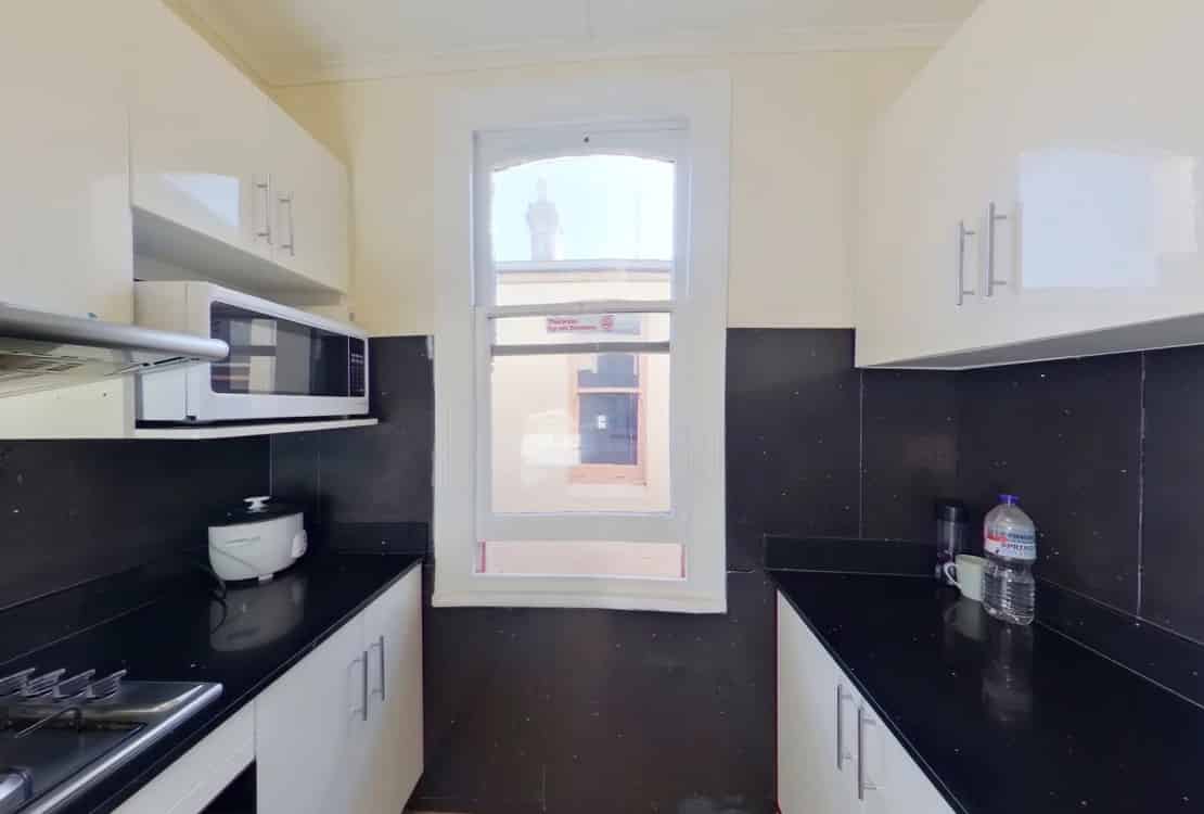 Exterior?w=400&h=260&fit=crop&q=40&auto=format&trim=auto