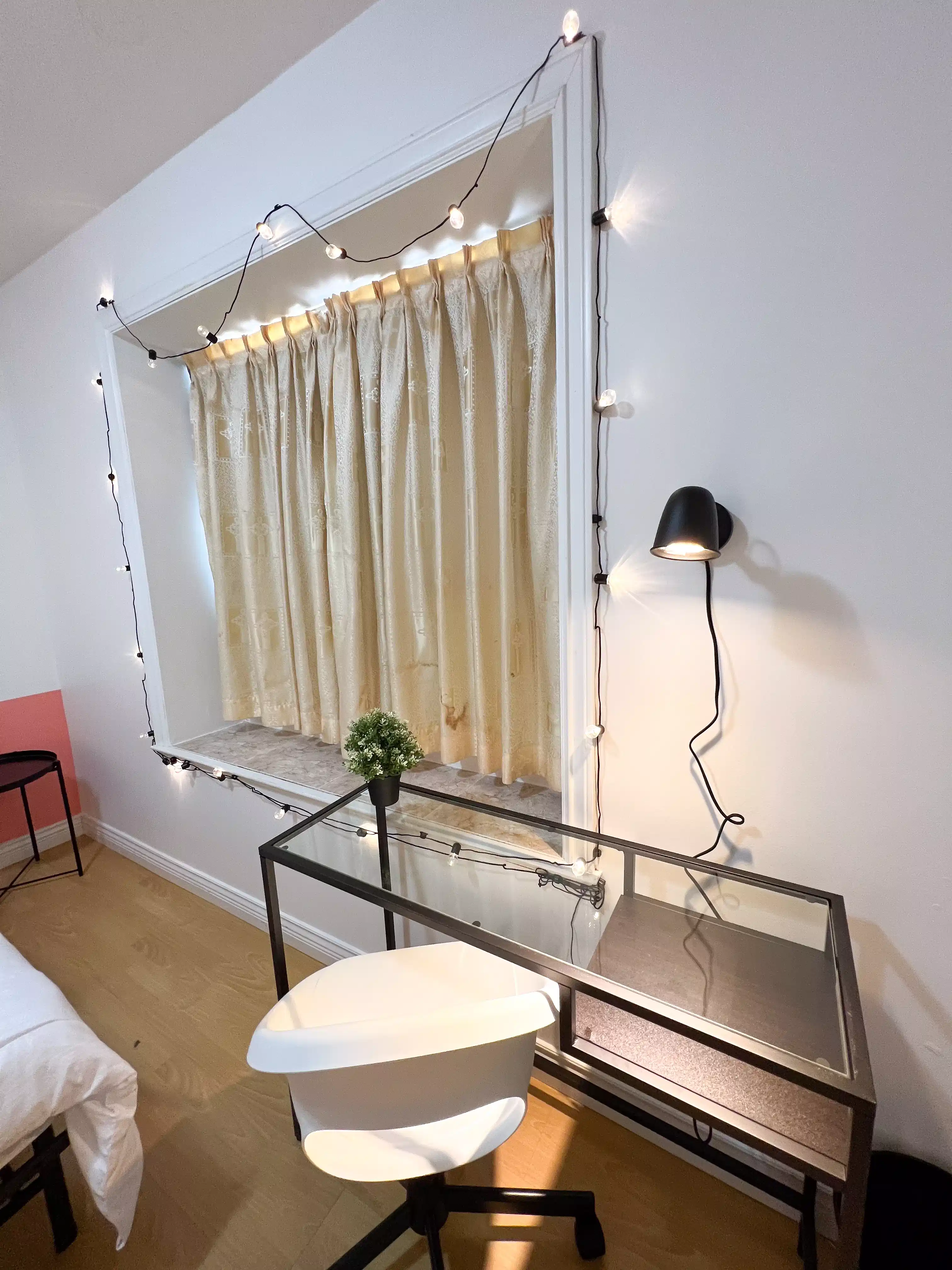 Exterior?w=400&h=260&fit=crop&q=40&auto=format&trim=auto