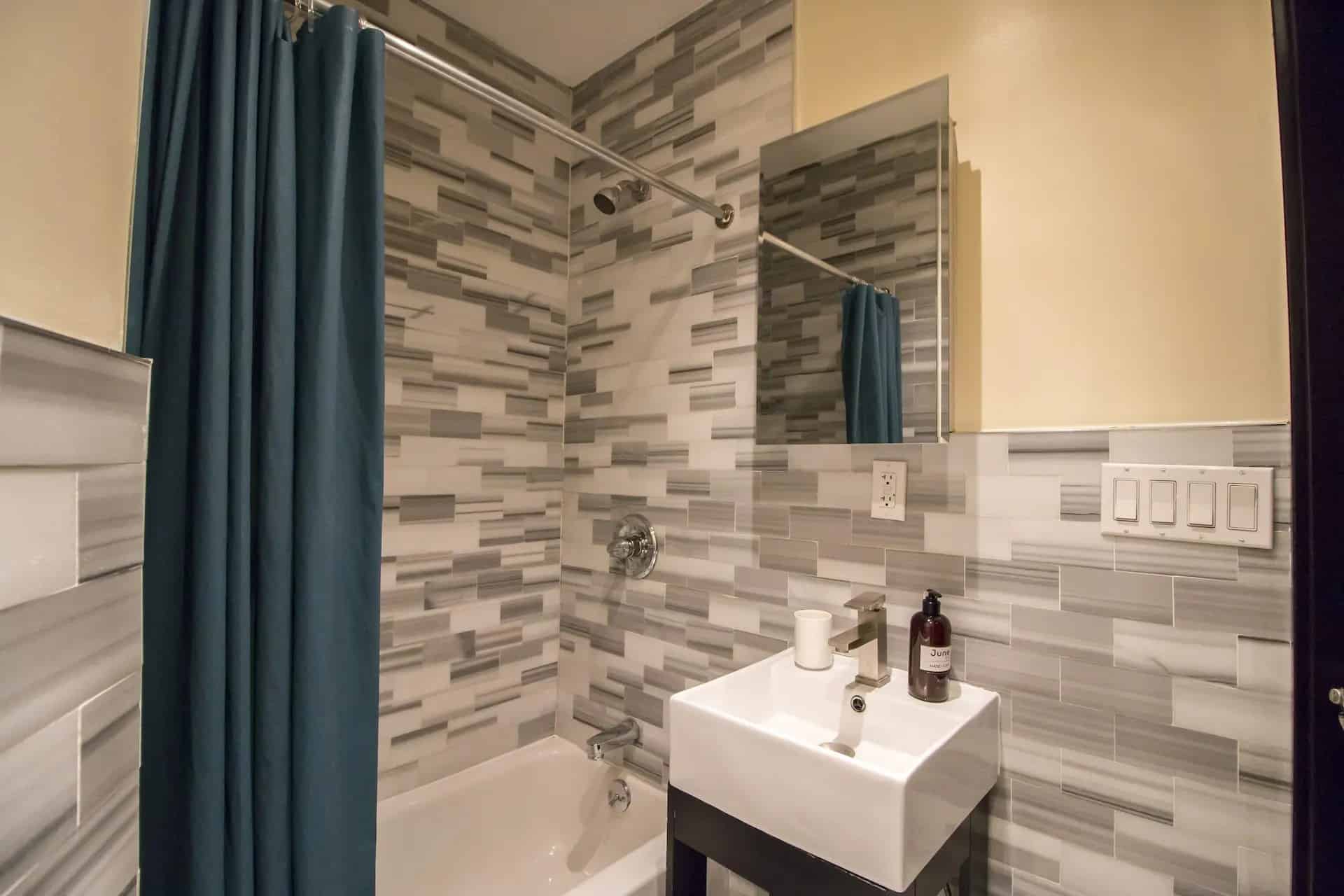 Amenities?w=400&h=260&fit=crop&q=40&auto=format&trim=auto