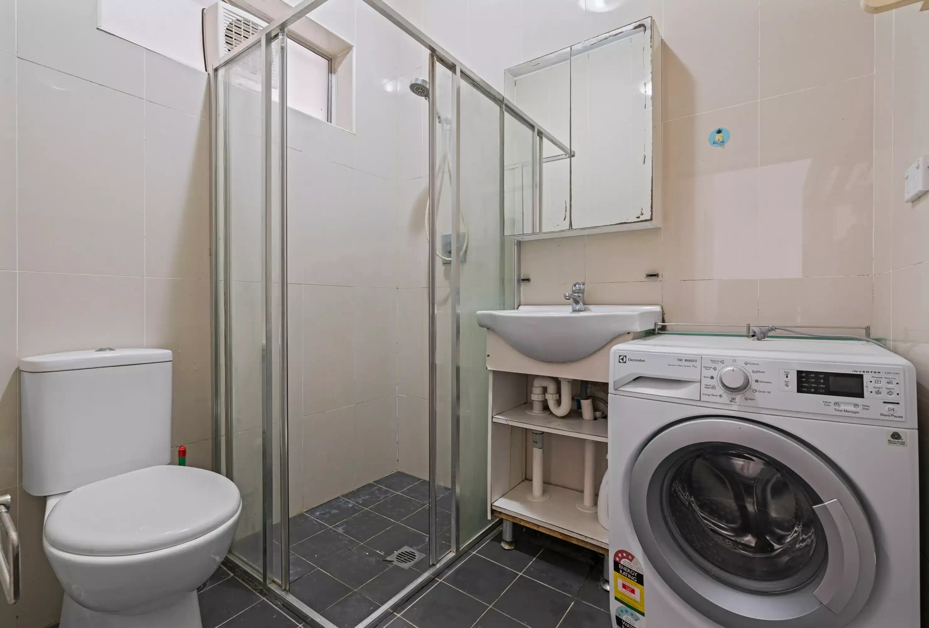 Room In A 9 Bedroom House, 64 Doncaster Avenue, Kensington, 2033, Sydney - Sydney, New South Wales, Australia - Bathroom