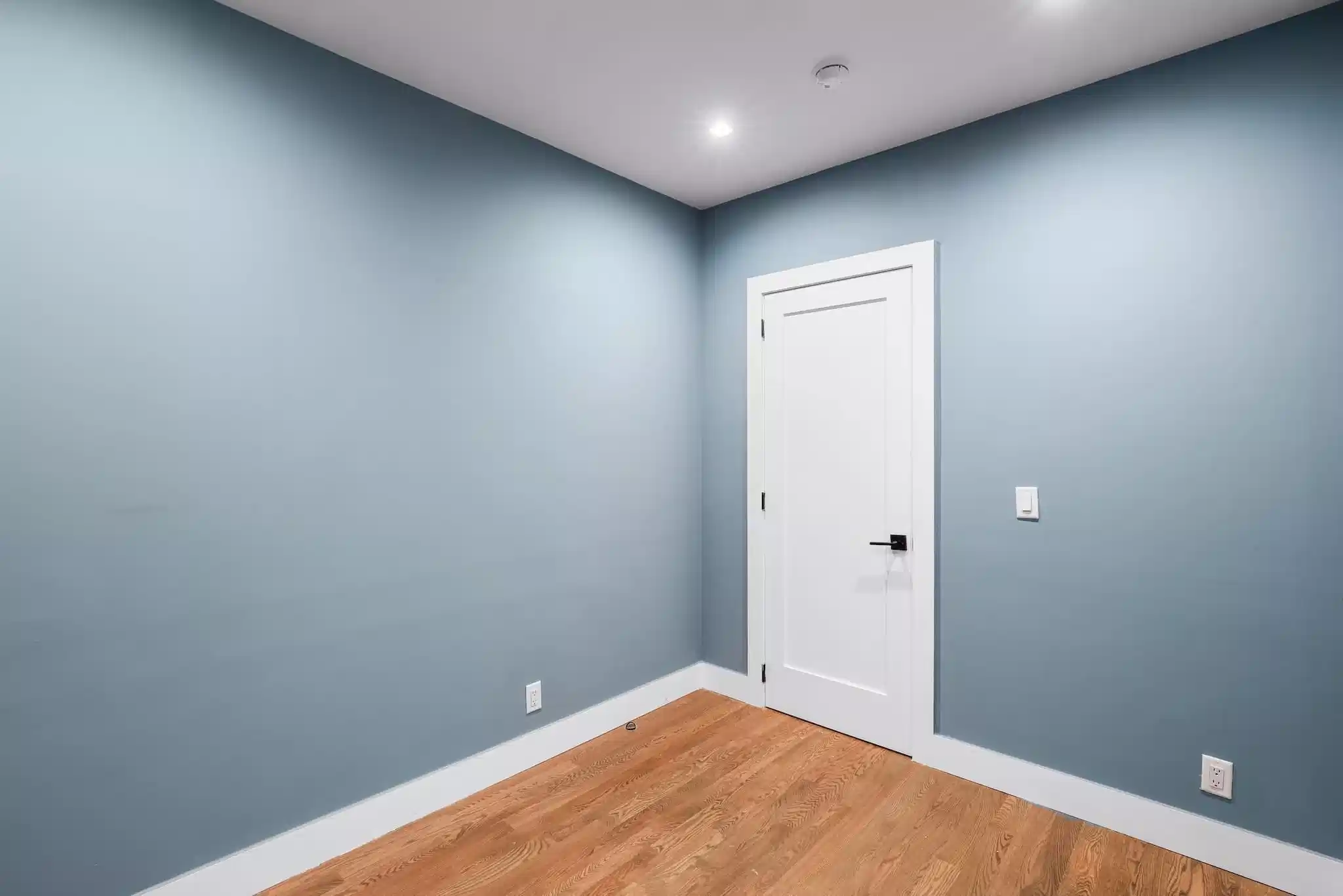 Exterior?w=400&h=260&fit=crop&q=40&auto=format&trim=auto