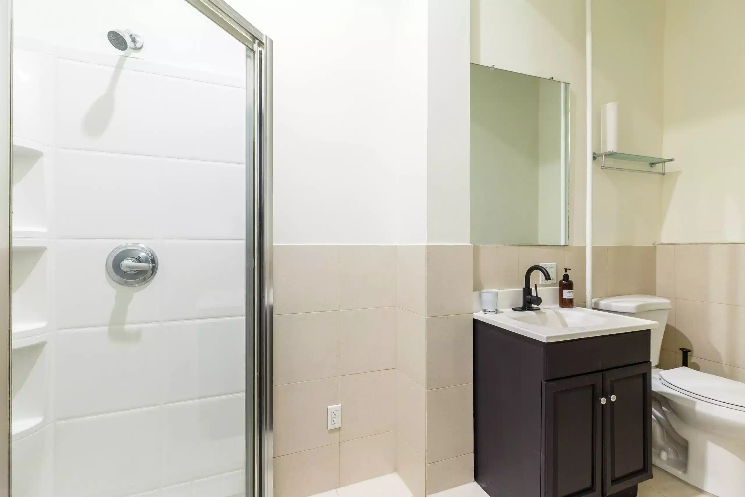 Kitchen?w=400&h=260&fit=crop&q=40&auto=format&trim=auto