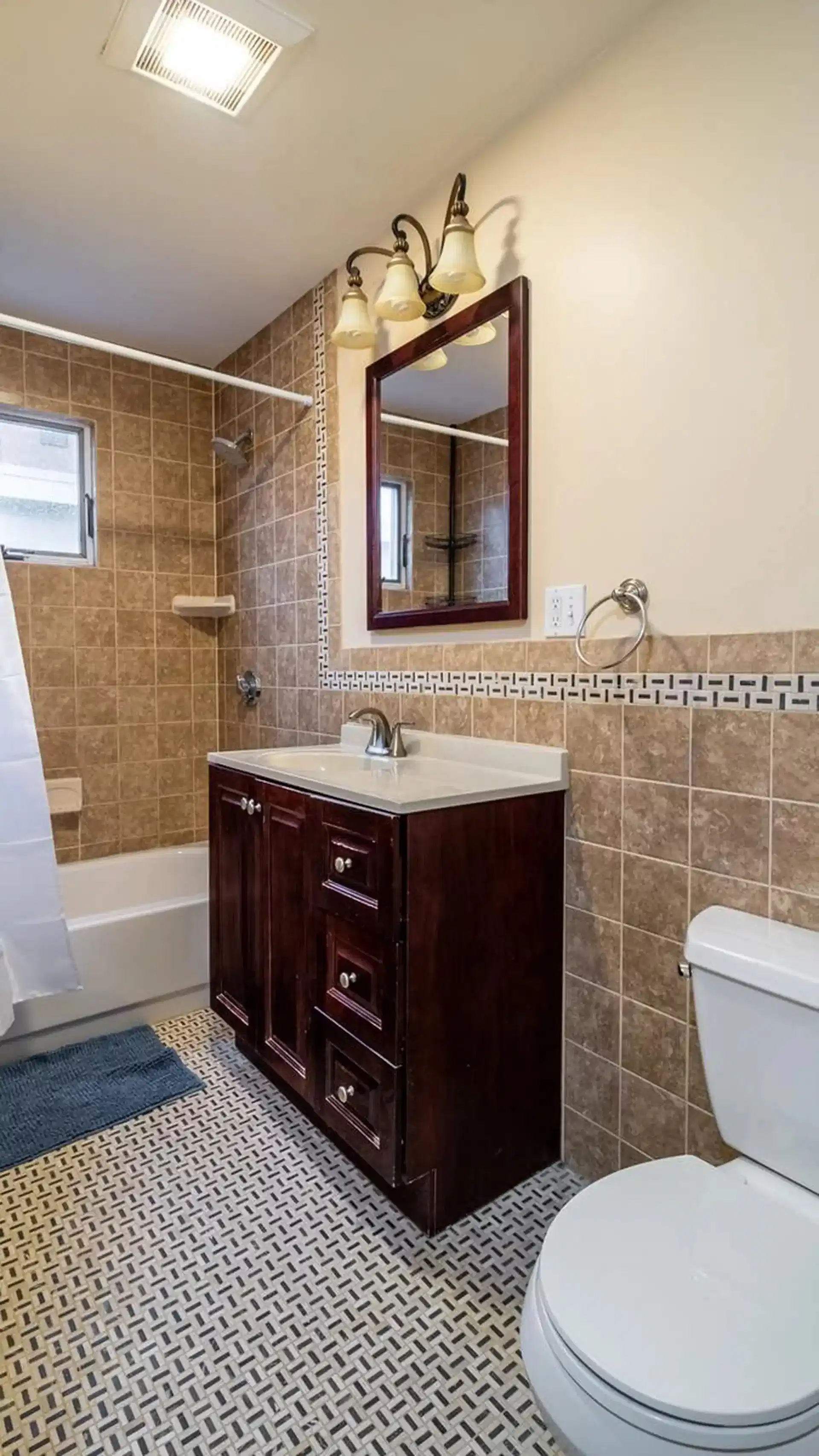 Bathroom?w=400&h=260&fit=crop&q=40&auto=format&trim=auto