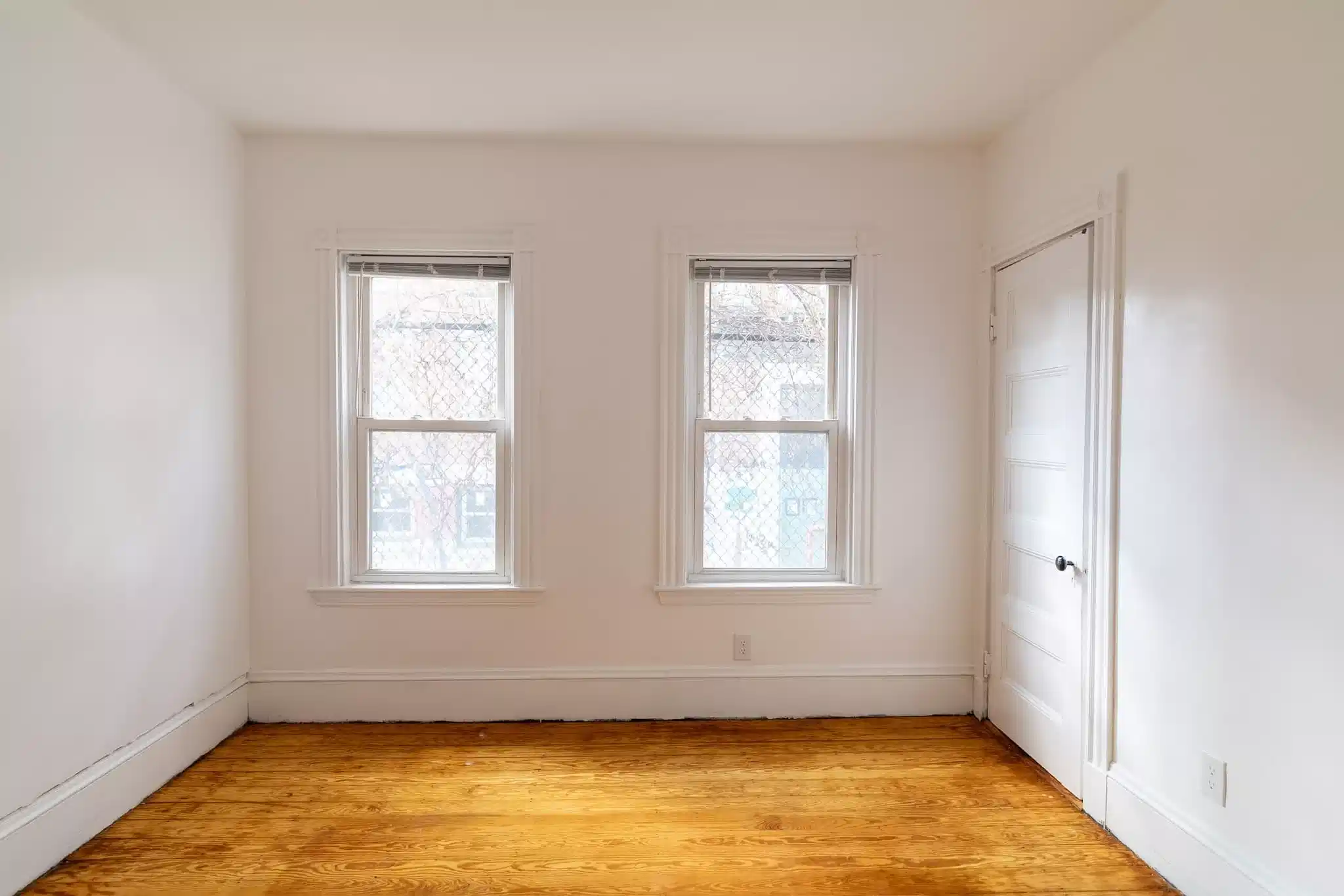 Kitchen?w=400&h=260&fit=crop&q=40&auto=format&trim=auto