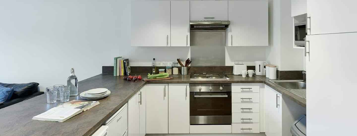 Common Area?w=400&h=260&fit=crop&q=40&auto=format&trim=auto