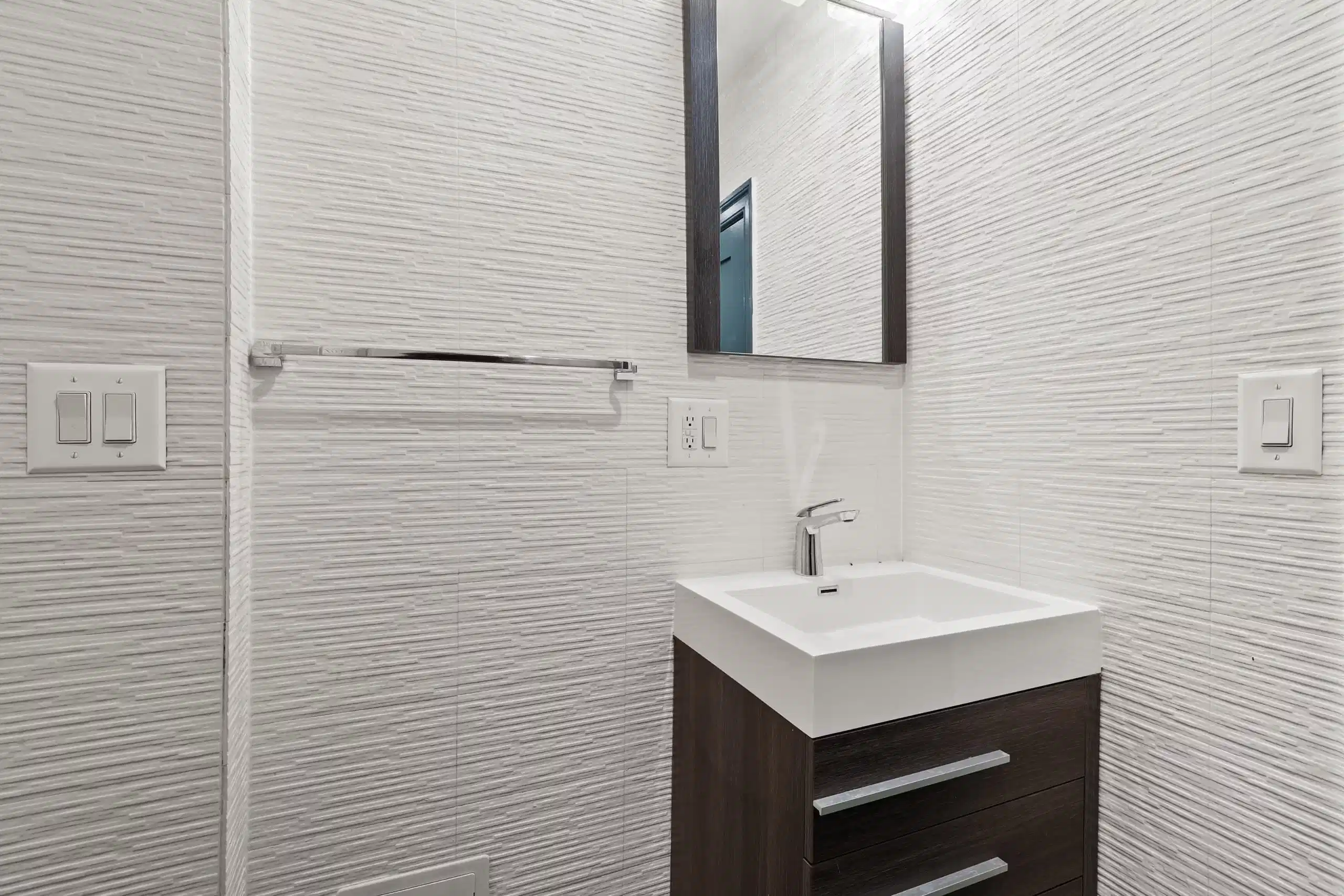 Kitchen?w=400&h=260&fit=crop&q=40&auto=format&trim=auto