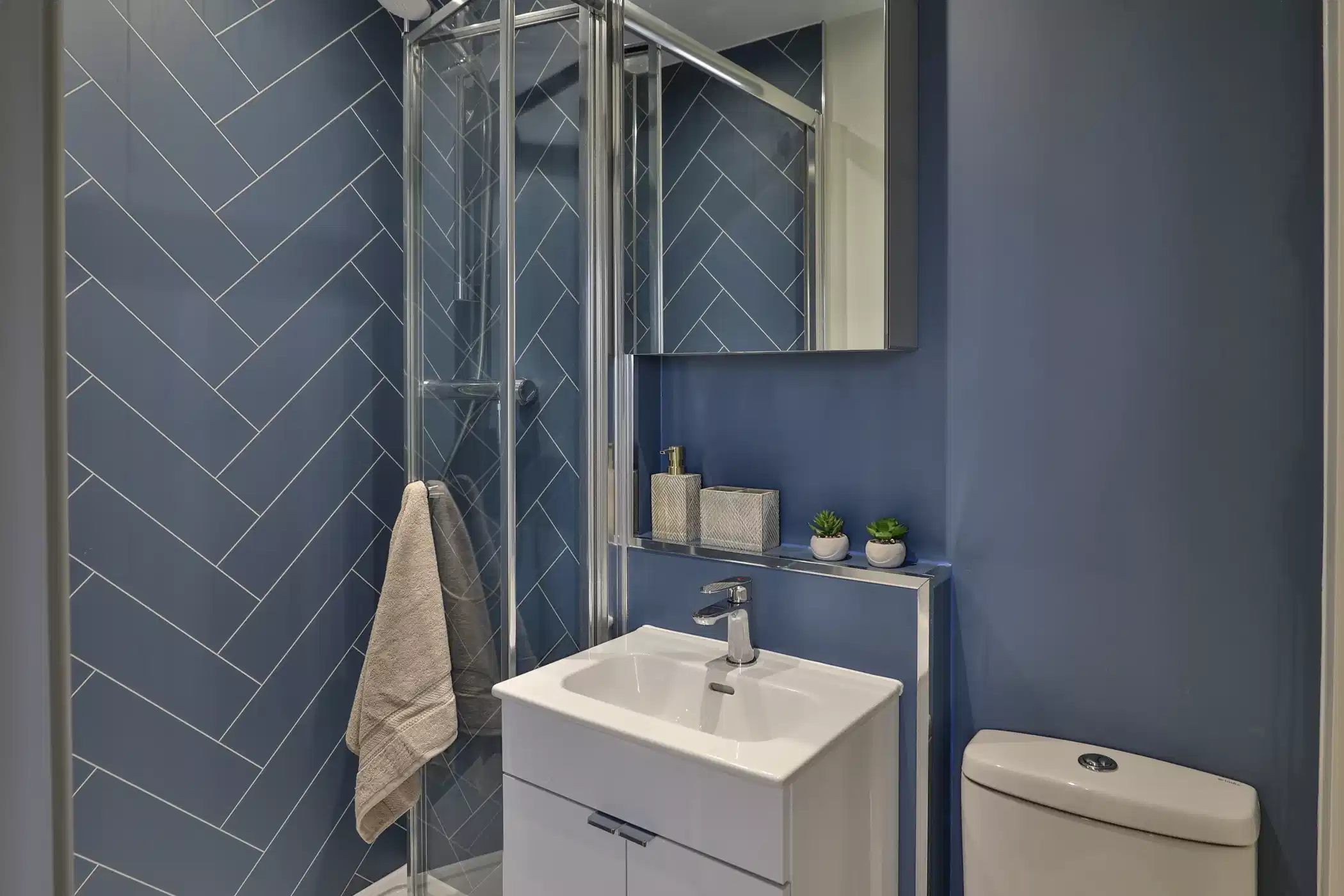 Common Area?w=400&h=260&fit=crop&q=40&auto=format&trim=auto