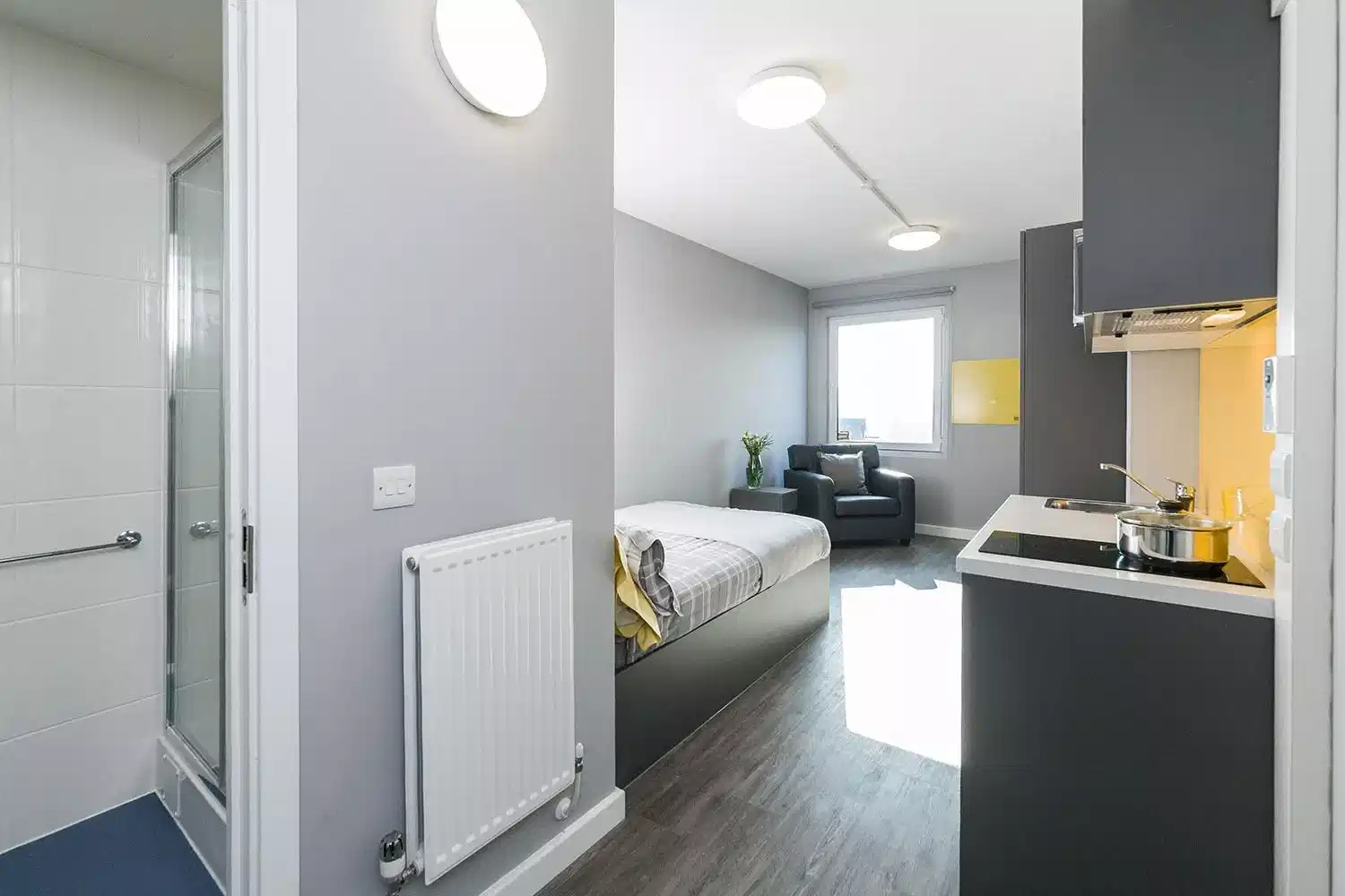 Exterior?w=400&h=260&fit=crop&q=40&auto=format&trim=auto