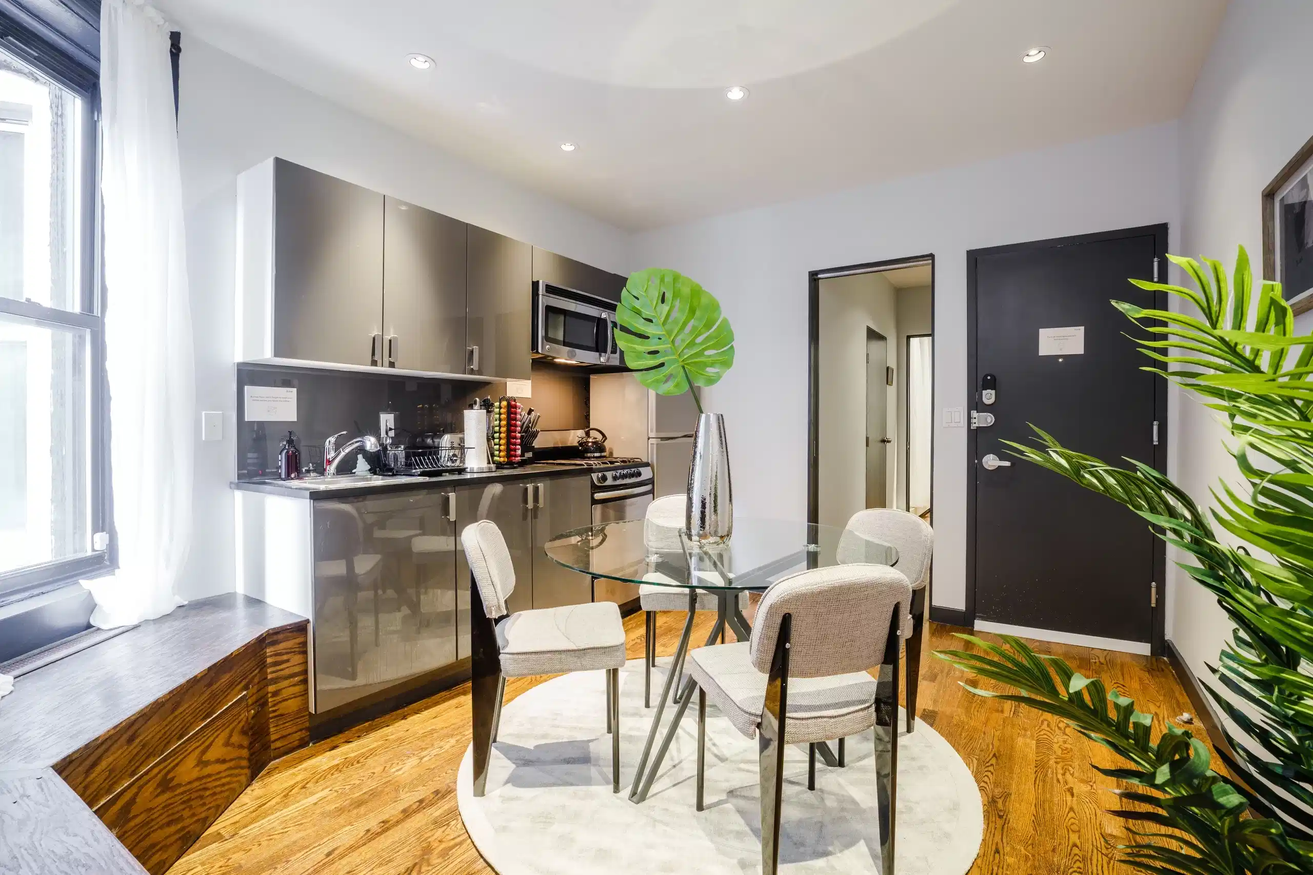 Kitchen?w=400&h=260&fit=crop&q=40&auto=format&trim=auto