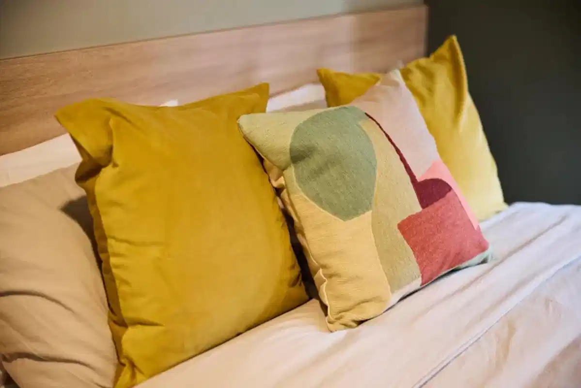 Common Area?w=400&h=260&fit=crop&q=40&auto=format&trim=auto