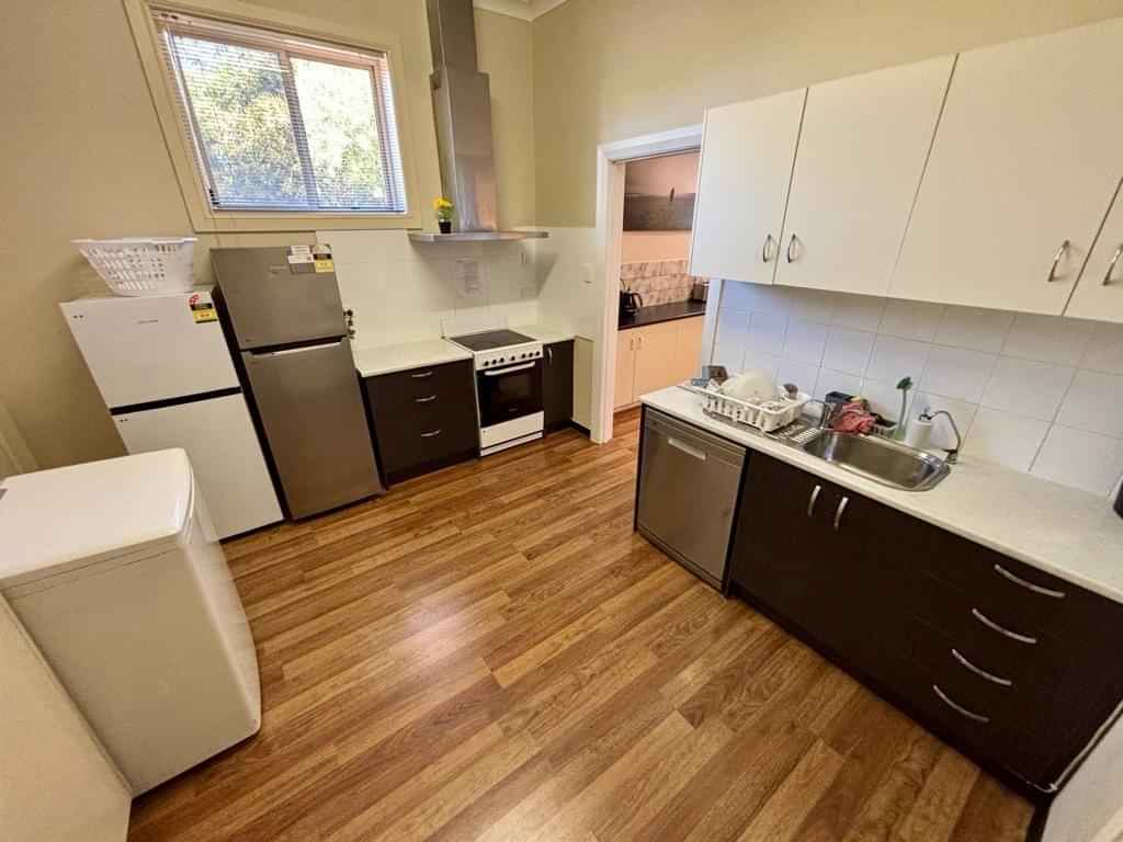 Room 4 - Kitchen?w=400&h=260&fit=crop&q=40&auto=format&trim=auto