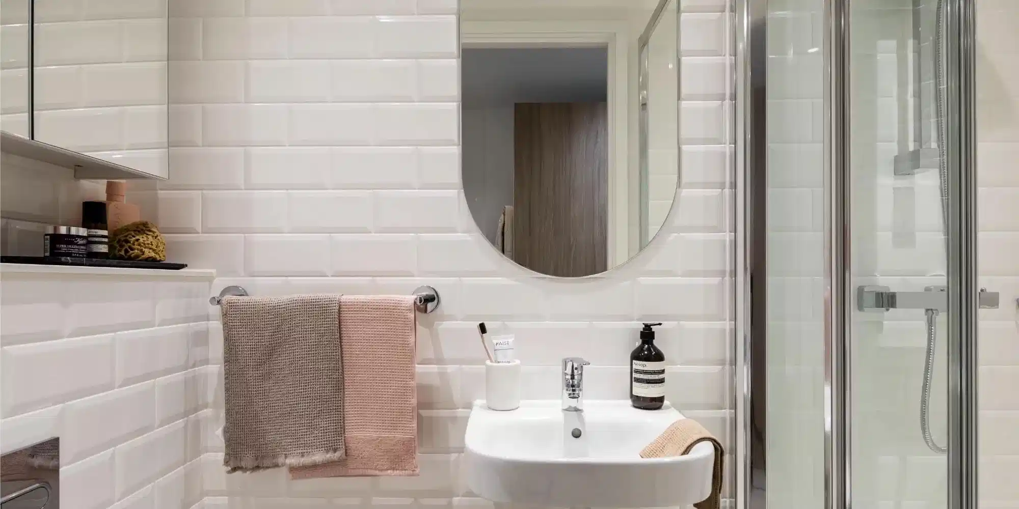 Common Area?w=400&h=260&fit=crop&q=40&auto=format&trim=auto