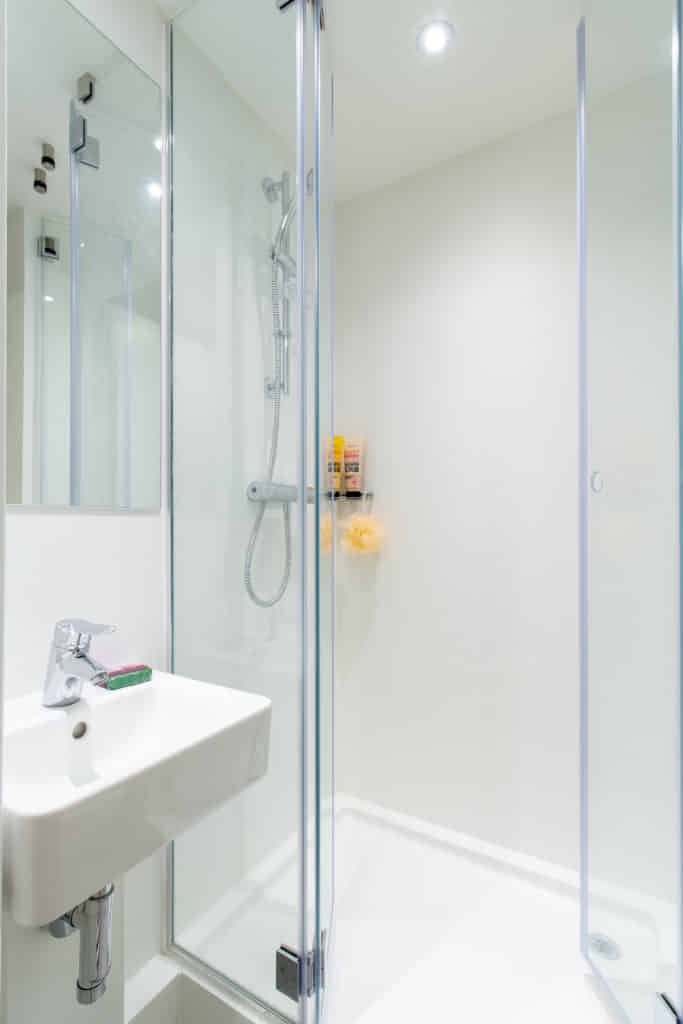 Amenities?w=400&h=260&fit=crop&q=40&auto=format&trim=auto