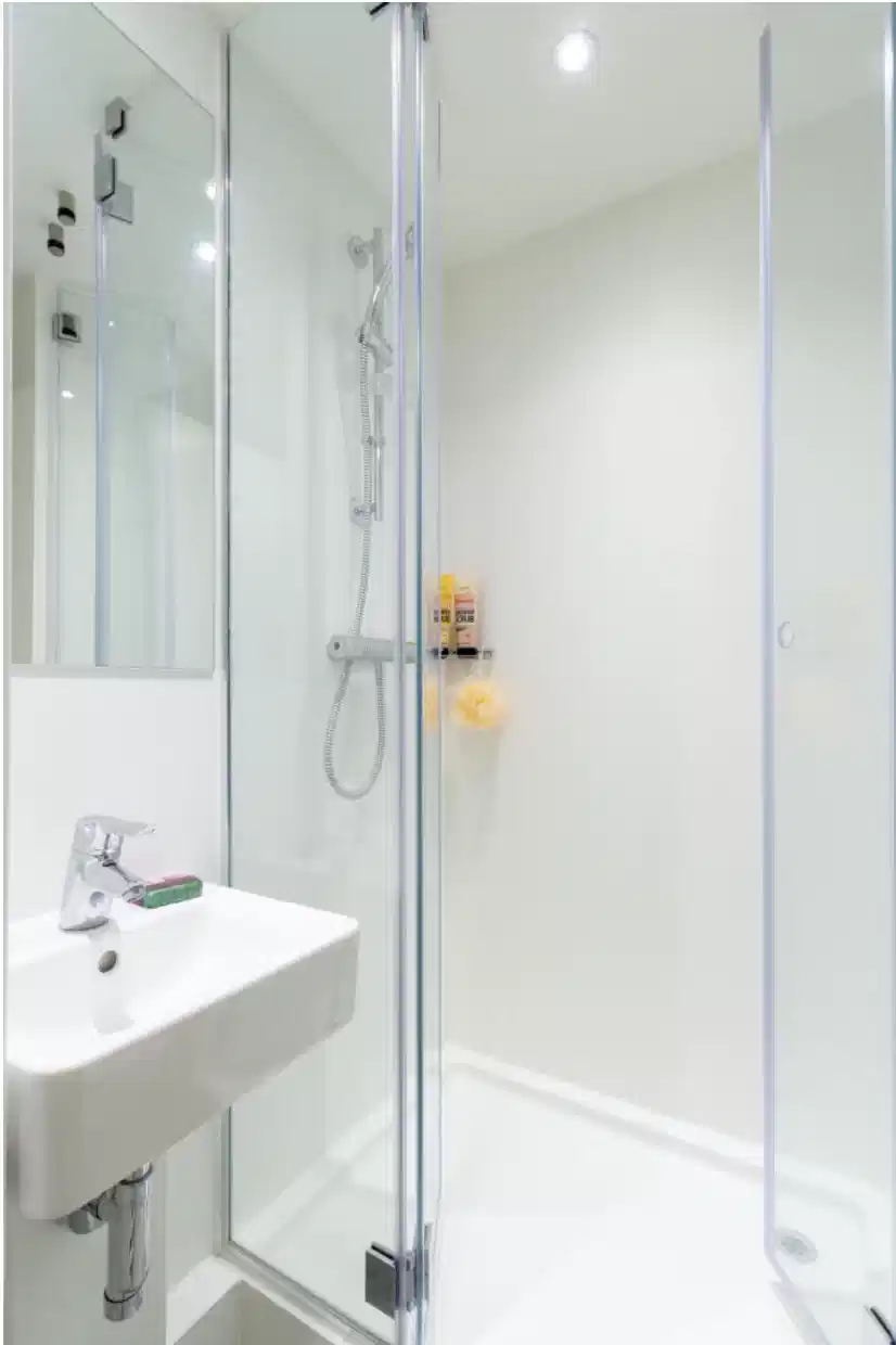 Exterior?w=400&h=260&fit=crop&q=40&auto=format&trim=auto