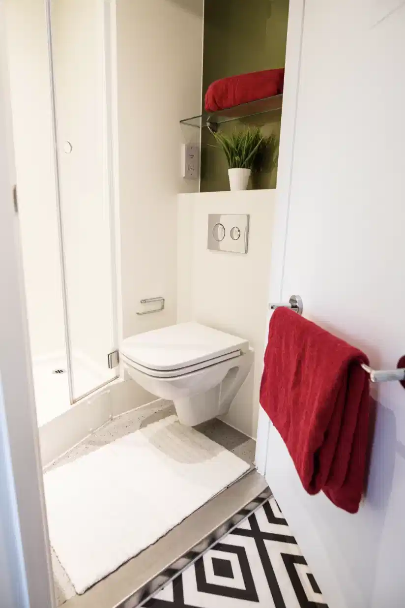 Exterior?w=400&h=260&fit=crop&q=40&auto=format&trim=auto