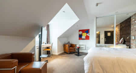 Common Area?w=400&h=260&fit=crop&q=40&auto=format&trim=auto