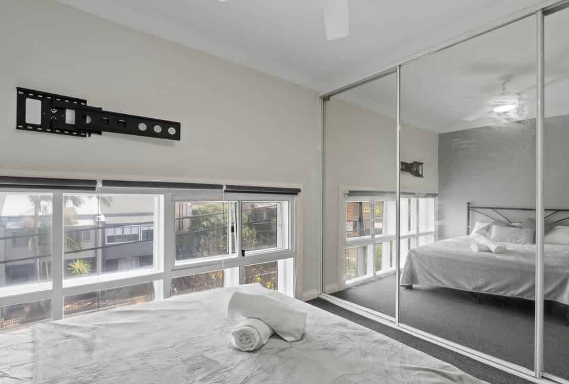 Common Area?w=400&h=260&fit=crop&q=40&auto=format&trim=auto