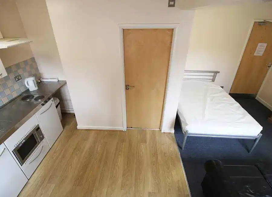 Bedroom?w=400&h=260&fit=crop&q=40&auto=format&trim=auto