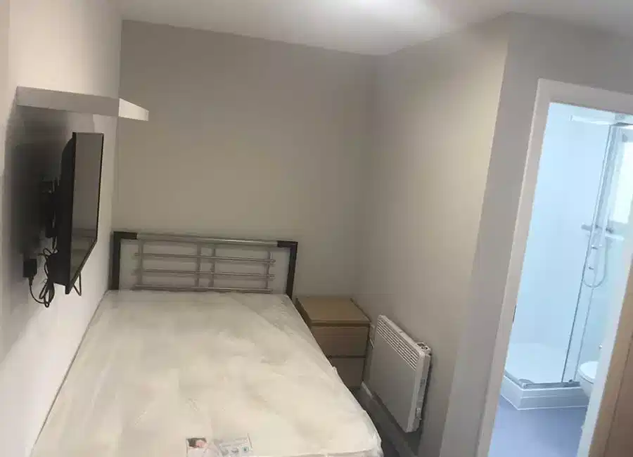 Bedroom?w=400&h=260&fit=crop&q=40&auto=format&trim=auto