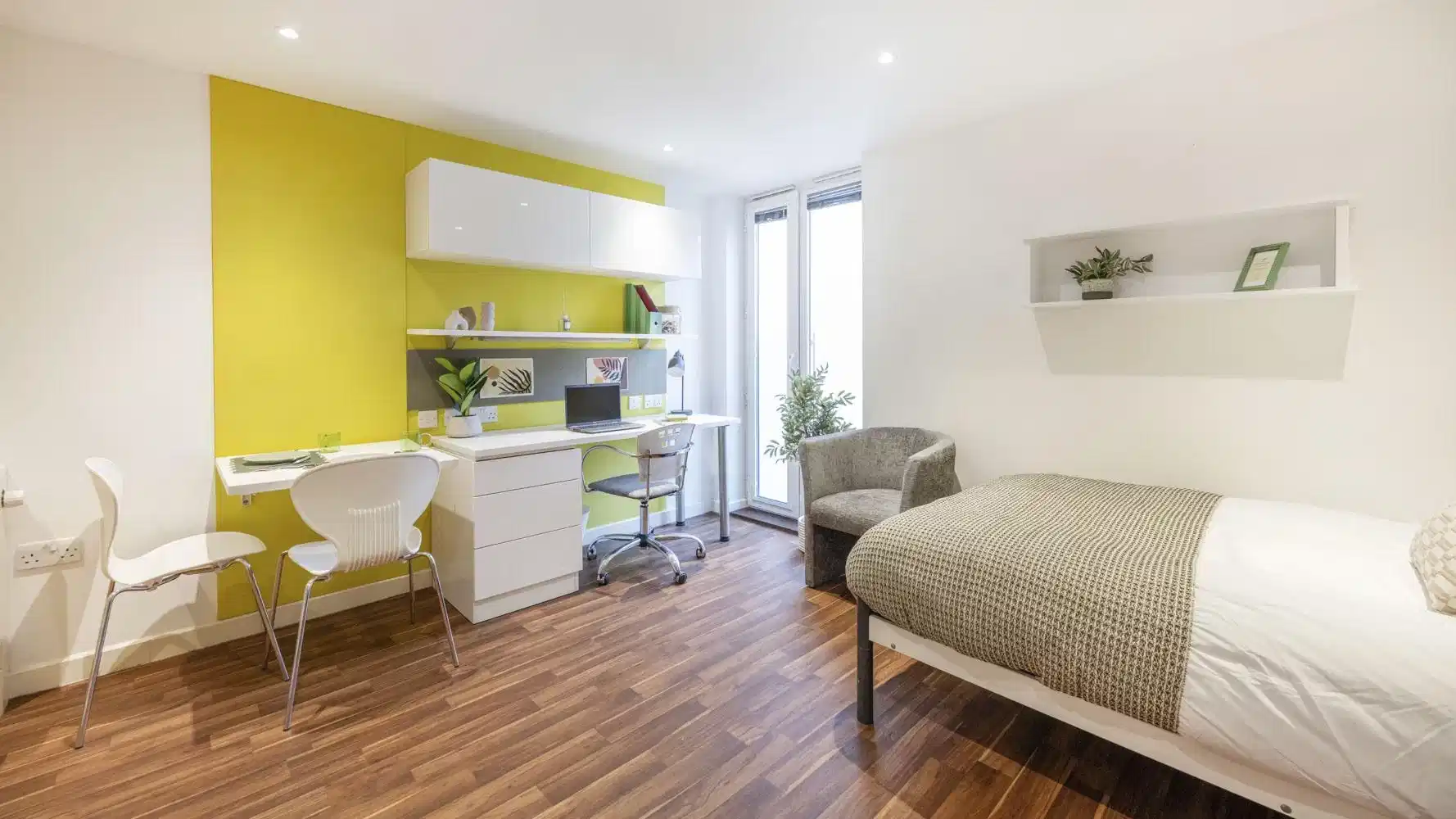 Amenities?w=400&h=260&fit=crop&q=40&auto=format&trim=auto