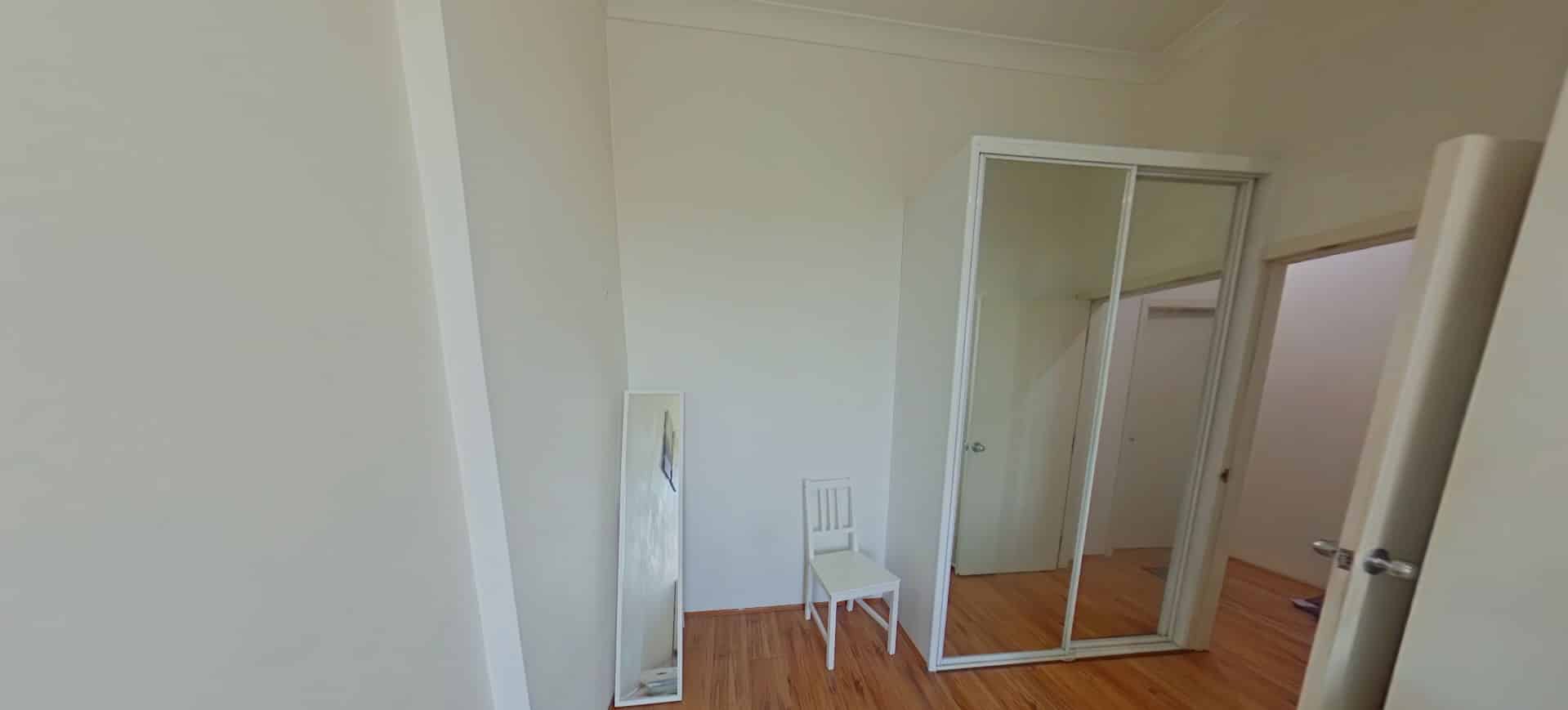 Exterior?w=400&h=260&fit=crop&q=40&auto=format&trim=auto