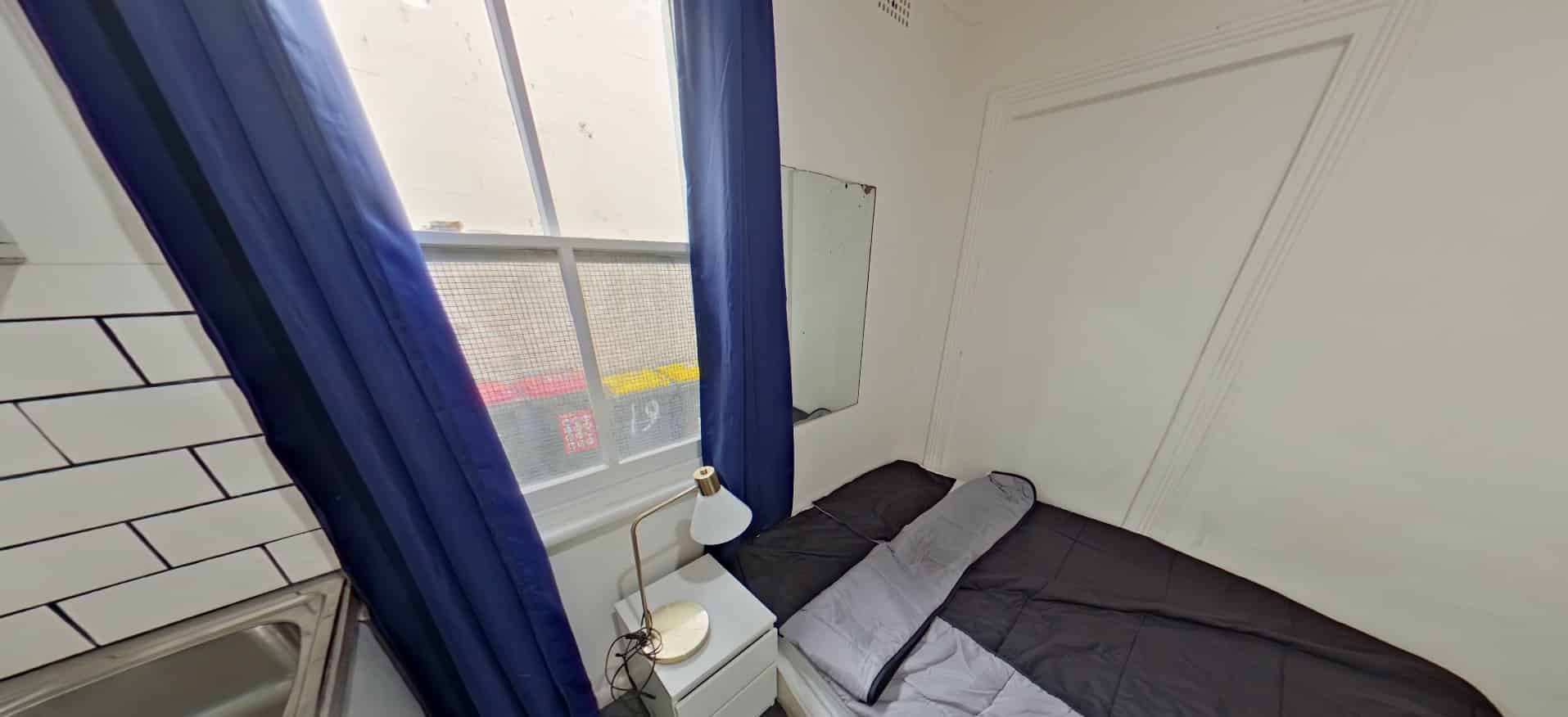 Room 9 - Bedroom?w=400&h=260&fit=crop&q=40&auto=format&trim=auto