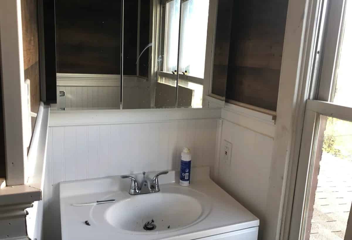 5508 Bartlett St, Pittsburgh - Pittsburgh, Pennsylvania, United States - Bathroom