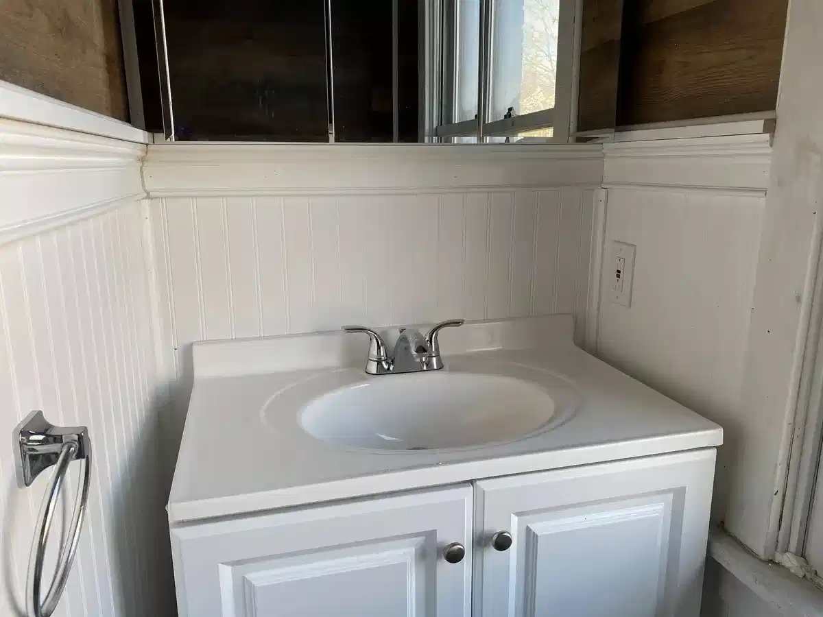 5508 Bartlett St, Pittsburgh - Pittsburgh, Pennsylvania, United States - Bathroom