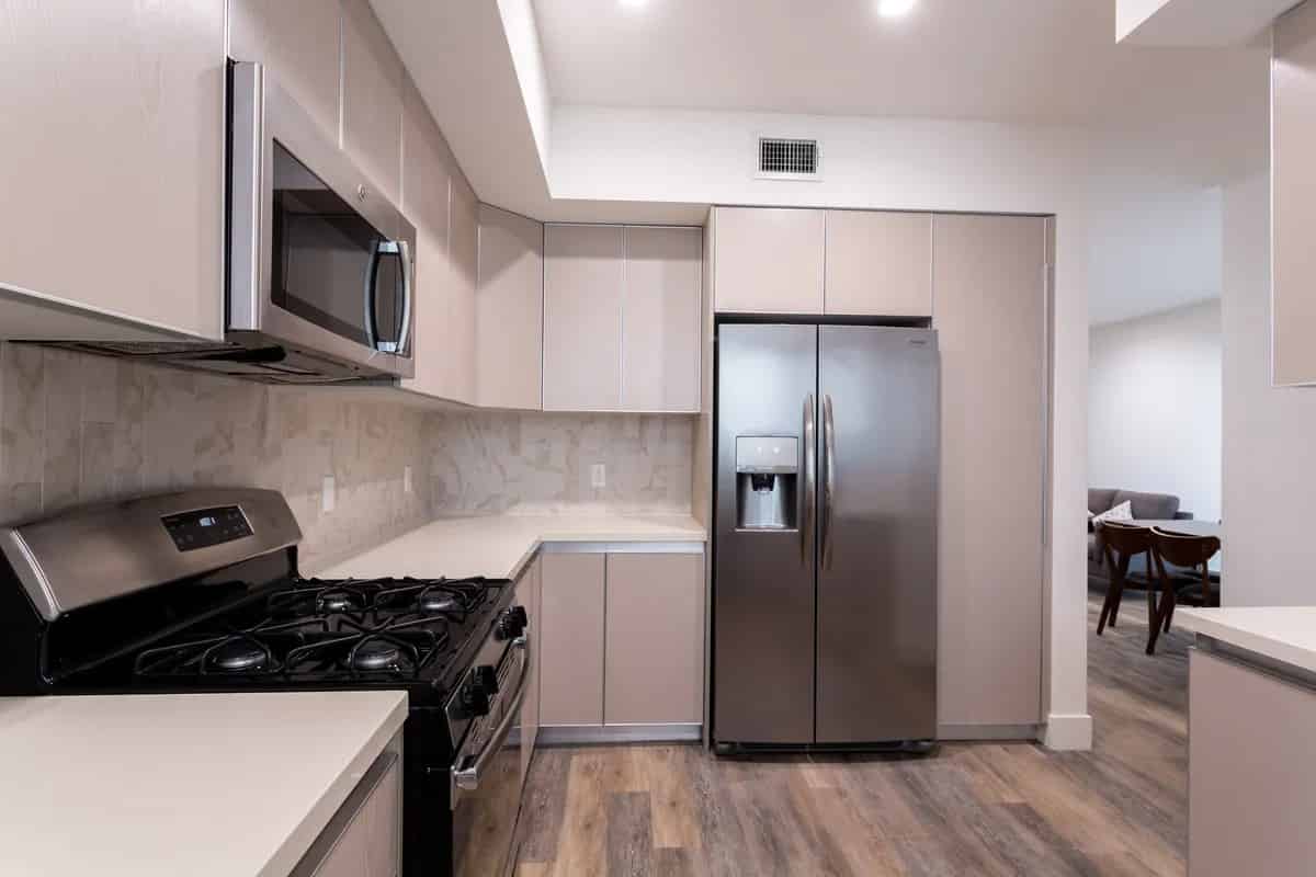 Common Area?w=400&h=260&fit=crop&q=40&auto=format&trim=auto