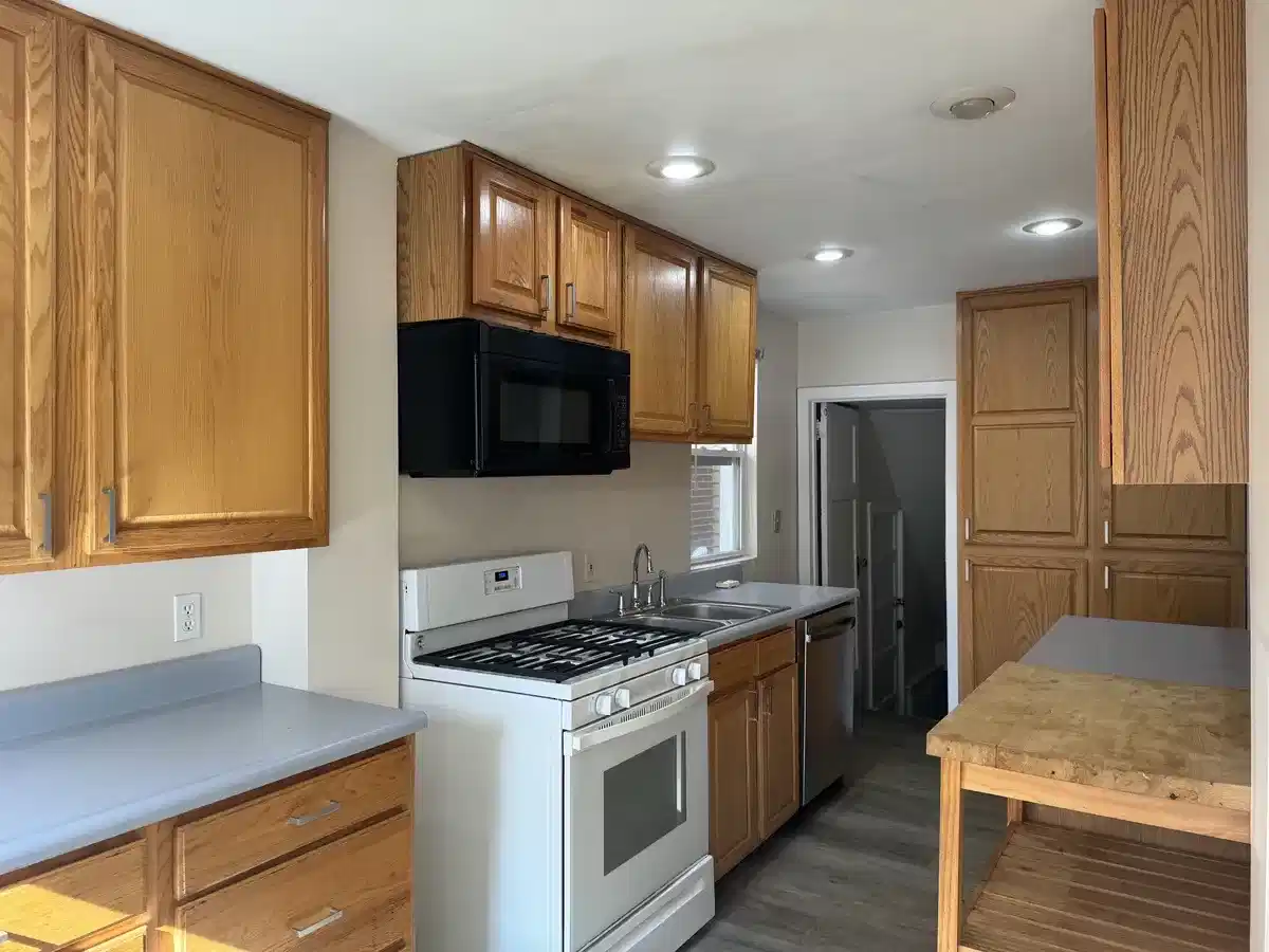Exterior?w=400&h=260&fit=crop&q=40&auto=format&trim=auto