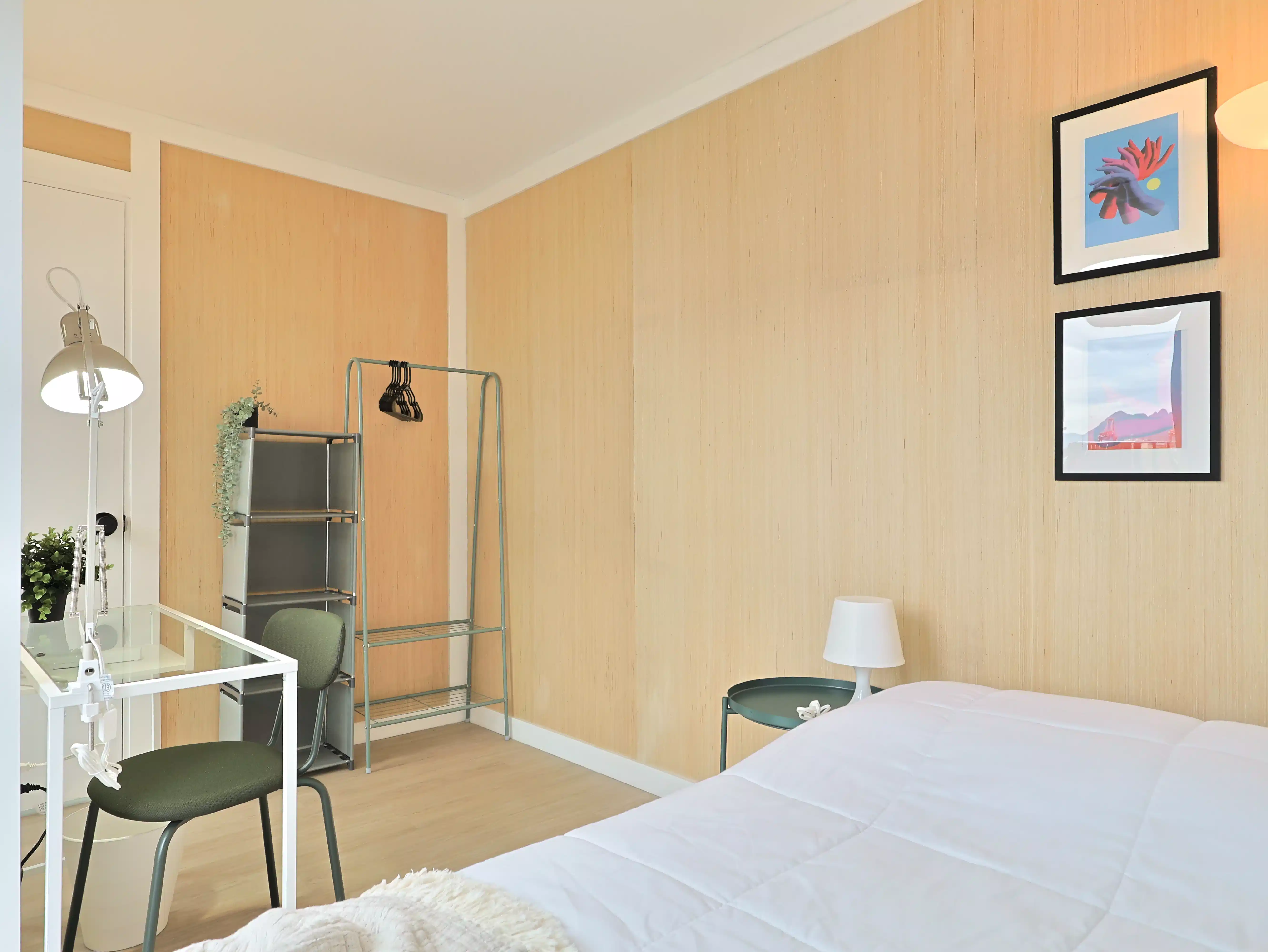 Amenities?w=400&h=260&fit=crop&q=40&auto=format&trim=auto