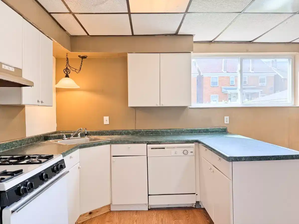 Kitchen?w=400&h=260&fit=crop&q=40&auto=format&trim=auto