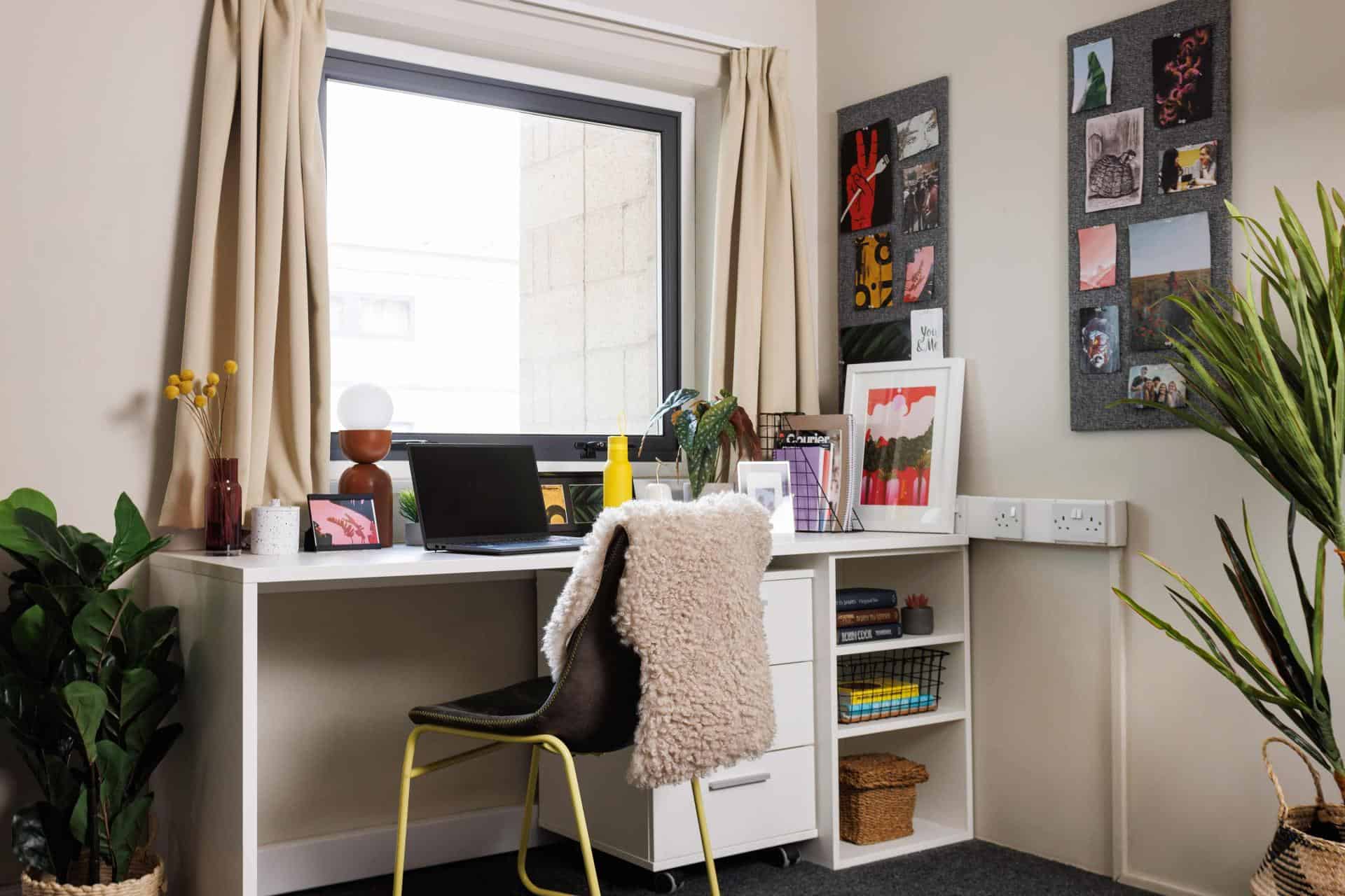 Kitchen?w=400&h=260&fit=crop&q=40&auto=format&trim=auto