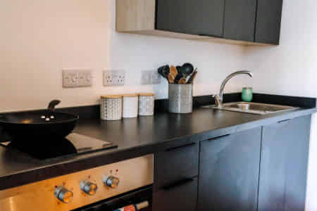 Common Area?w=400&h=260&fit=crop&q=40&auto=format&trim=auto