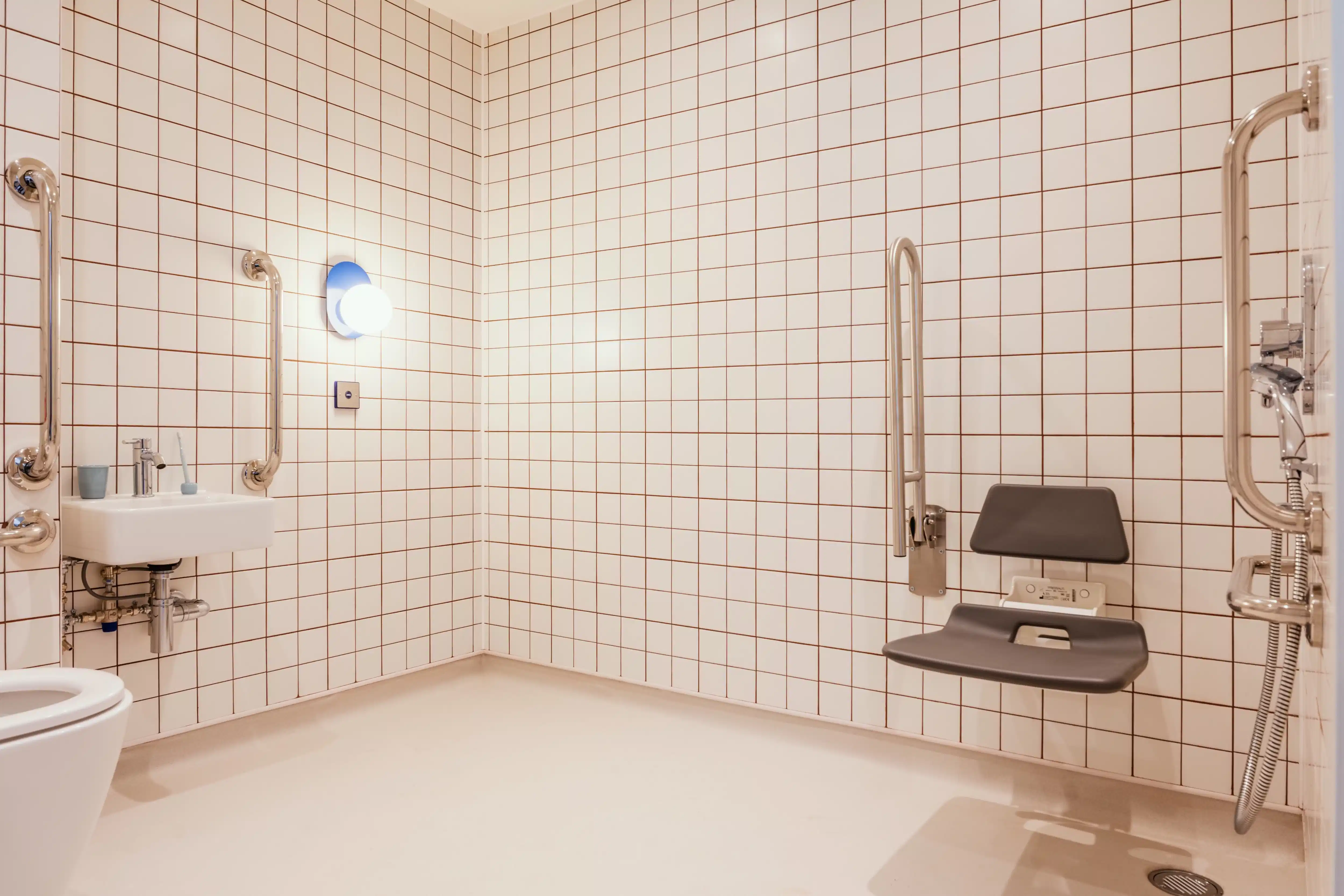 Amenities?w=400&h=260&fit=crop&q=40&auto=format&trim=auto