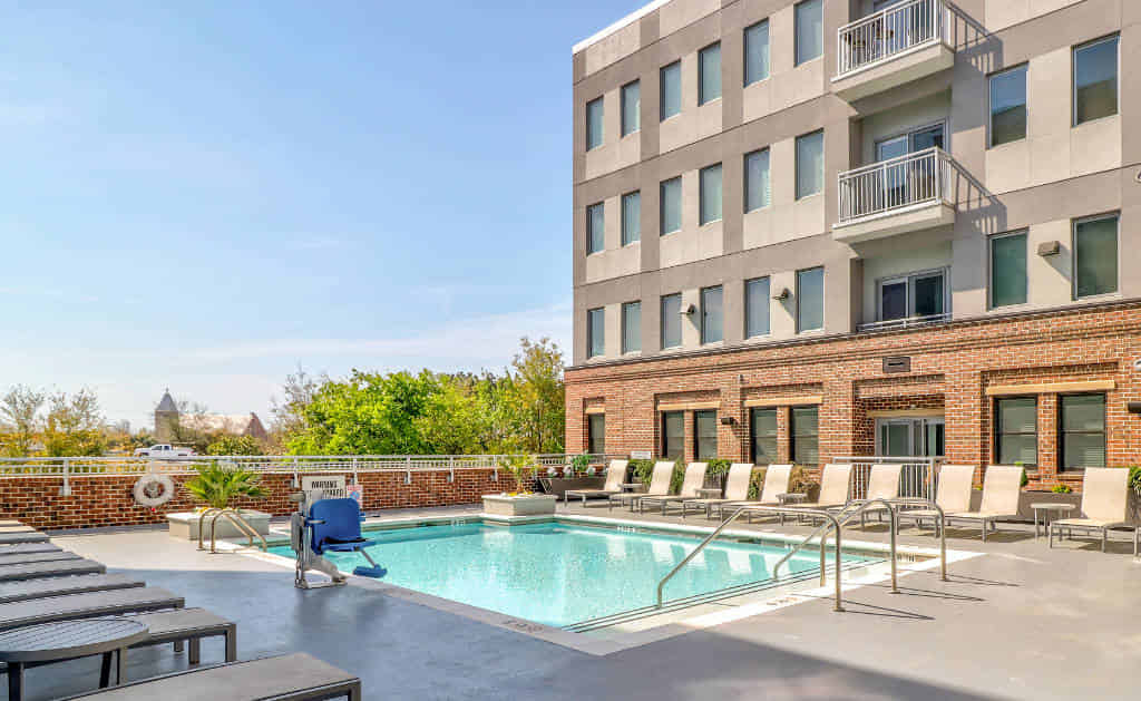 Amenities?w=400&h=260&fit=crop&q=40&auto=format&trim=auto