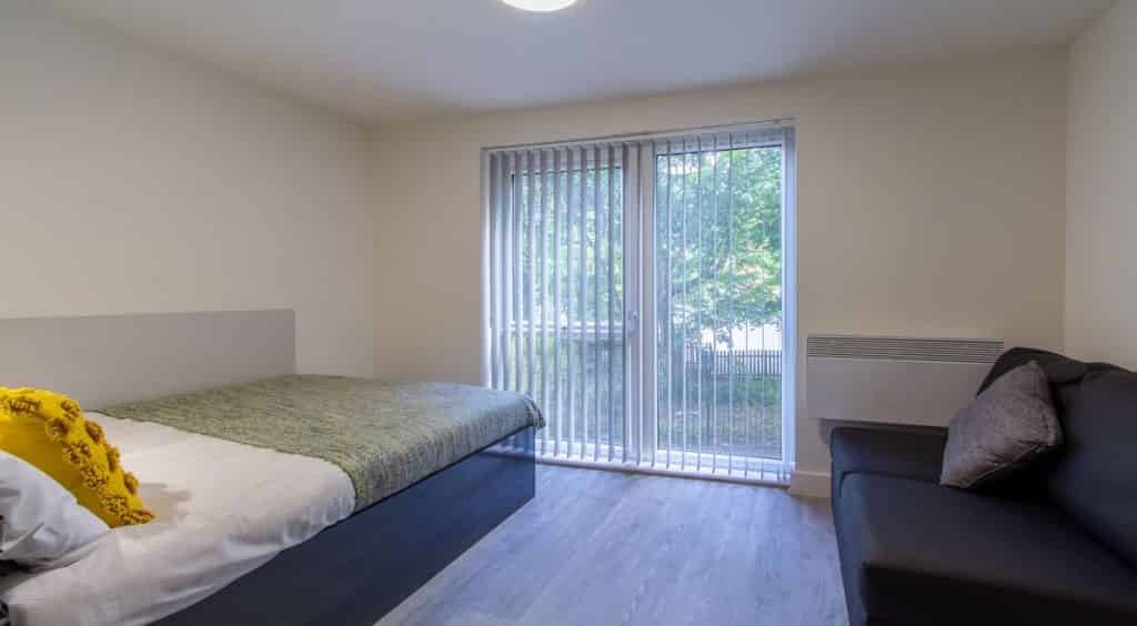 3-student-acccommodation-dover-street-apartments-classic-ensuite?w=400&h=260&fit=crop&q=40&auto=format&trim=auto
