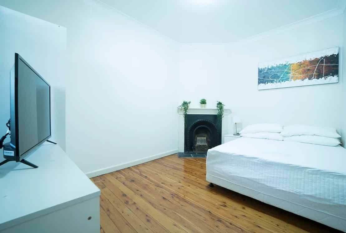 Room in a 5 Bedroom Apartment, 59 Little Mount St, Pyrmont 2009 - Sydney, New South Wales, Australia - Room 2 - Bedroom