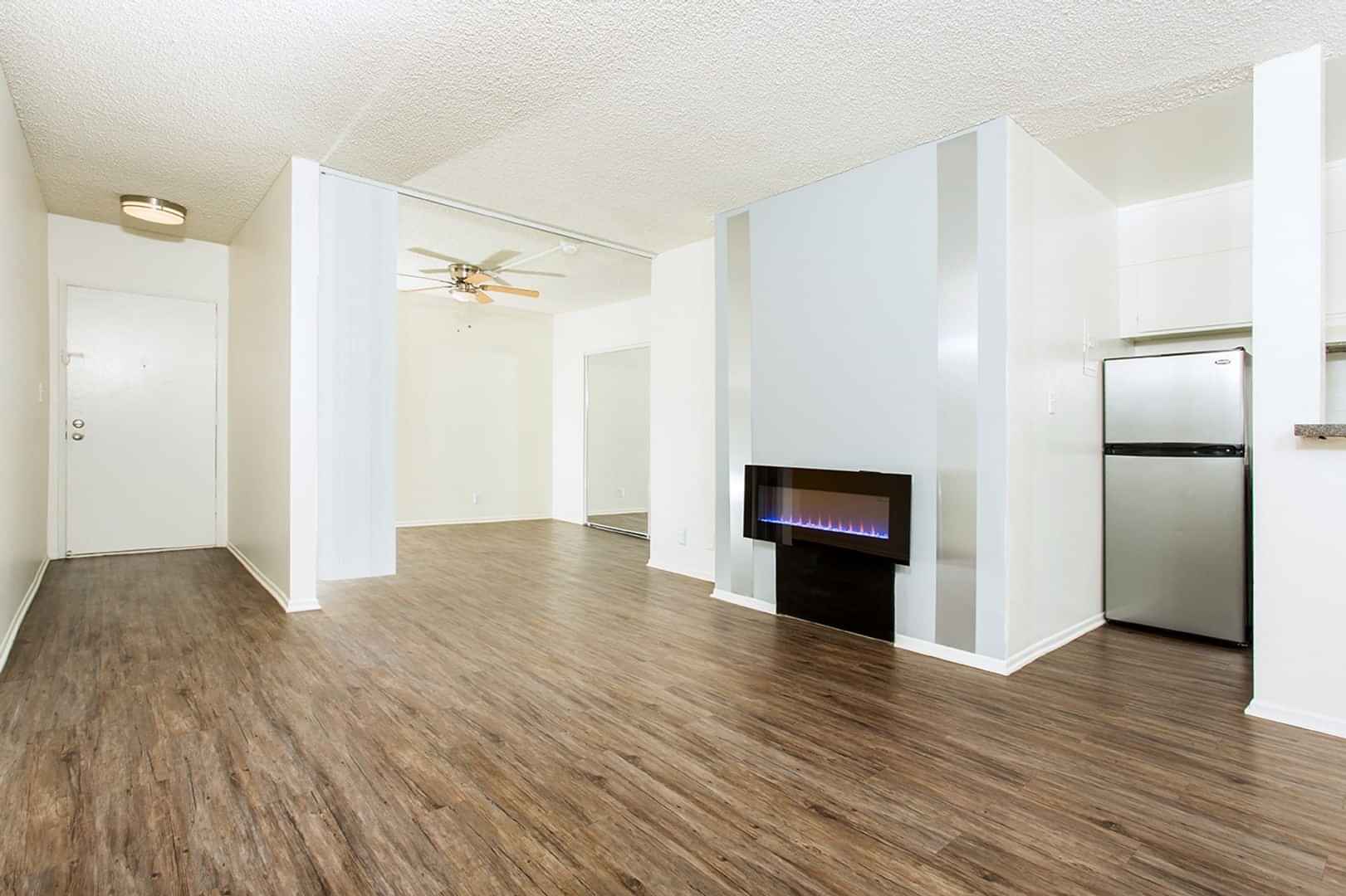 Exterior?w=400&h=260&fit=crop&q=40&auto=format&trim=auto