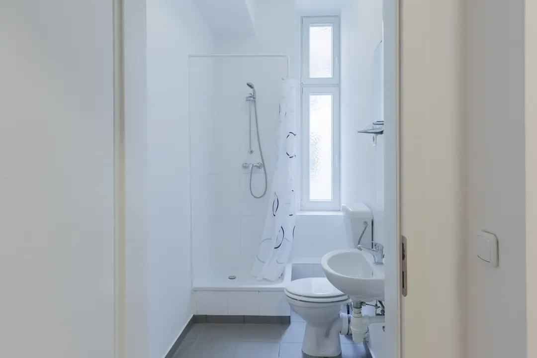 Exterior?w=400&h=260&fit=crop&q=40&auto=format&trim=auto