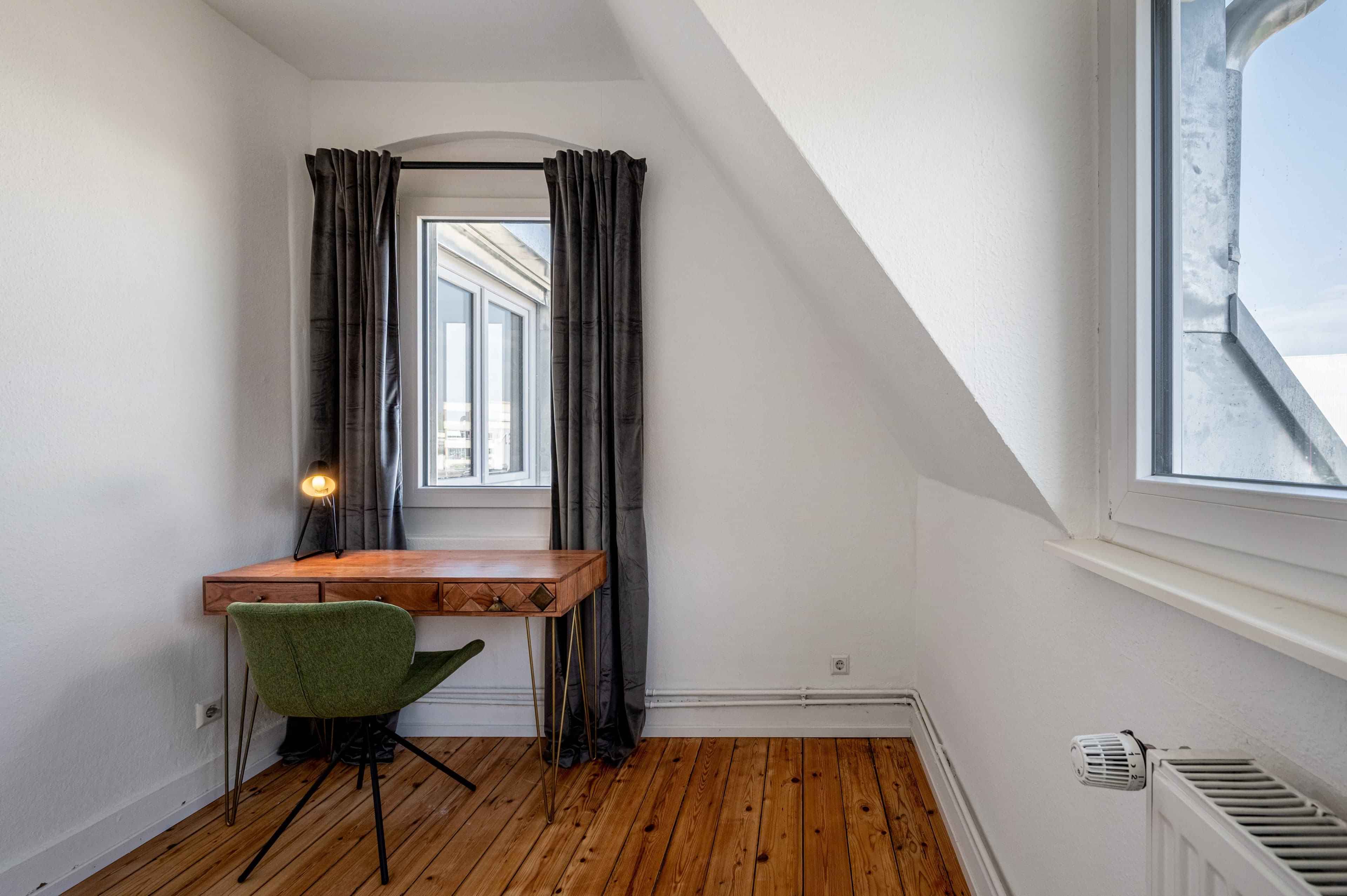 Common Area?w=400&h=260&fit=crop&q=40&auto=format&trim=auto