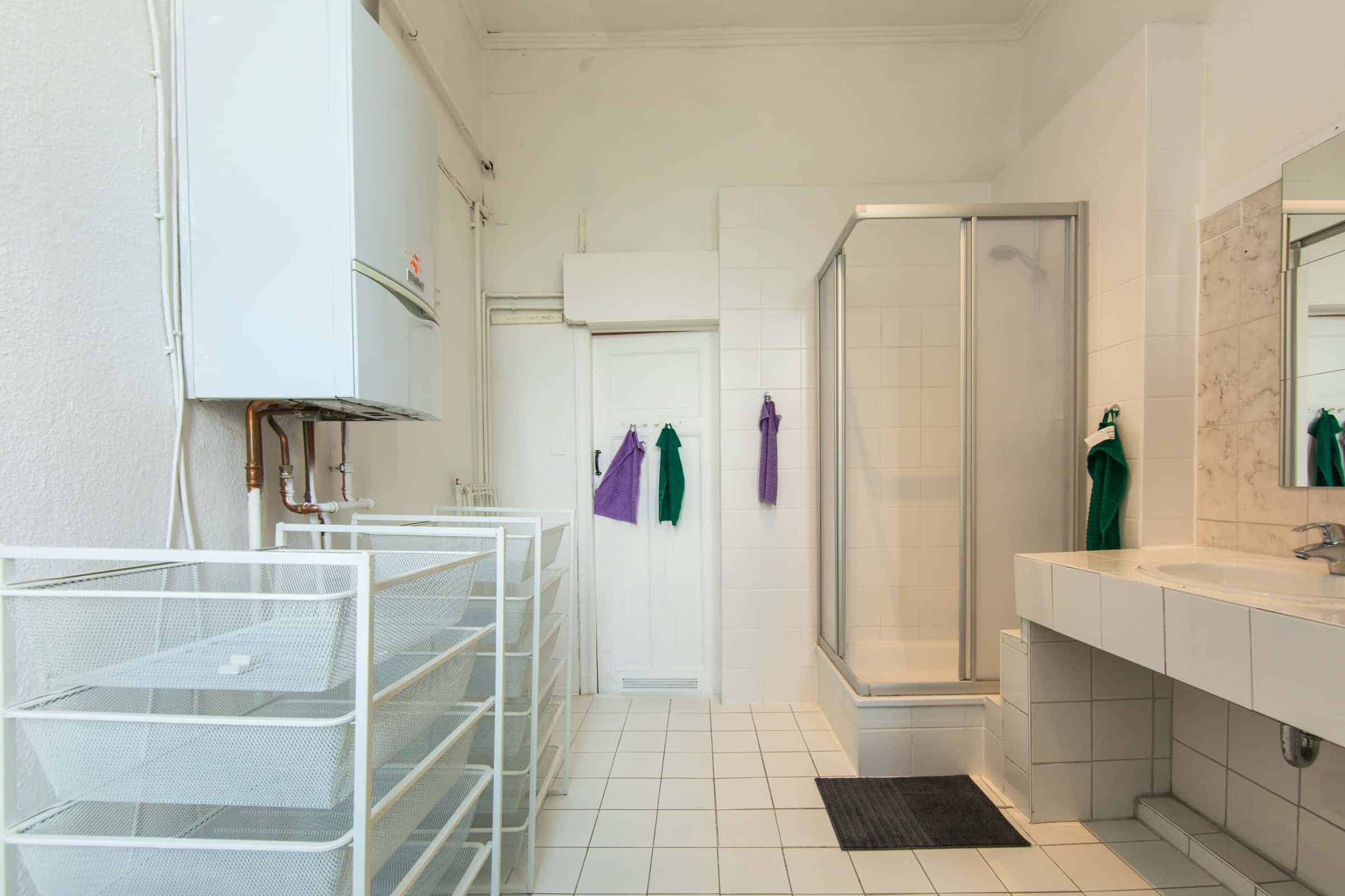 Common Area?w=400&h=260&fit=crop&q=40&auto=format&trim=auto