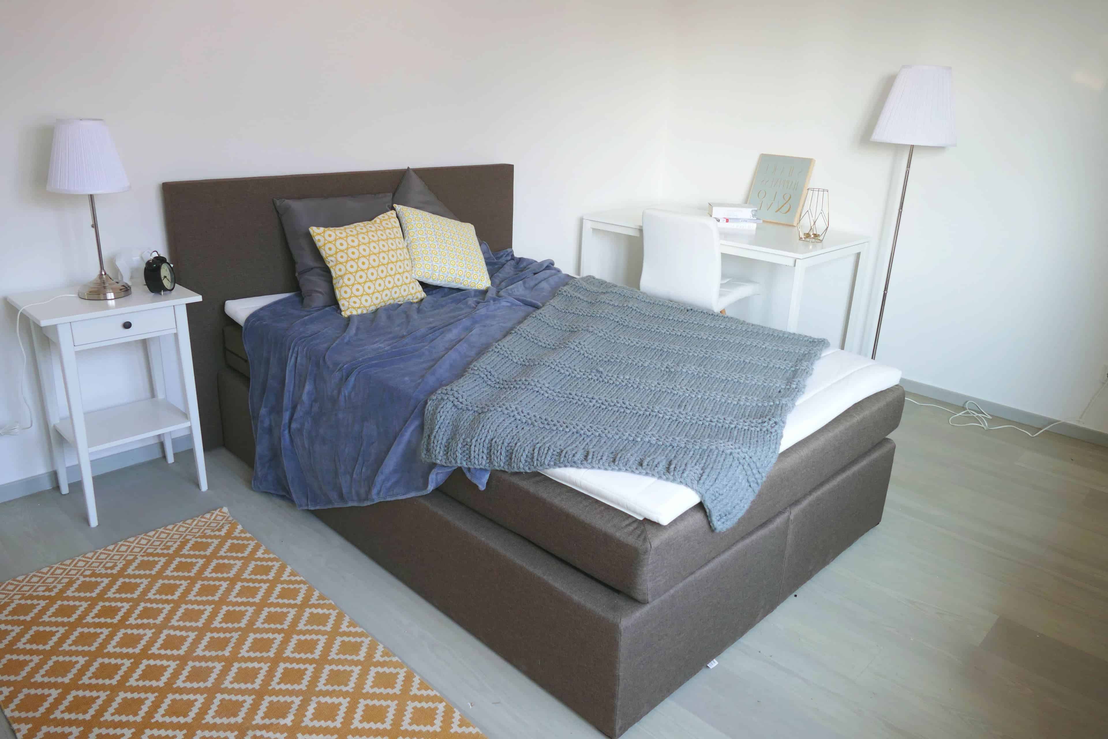 Exterior?w=400&h=260&fit=crop&q=40&auto=format&trim=auto