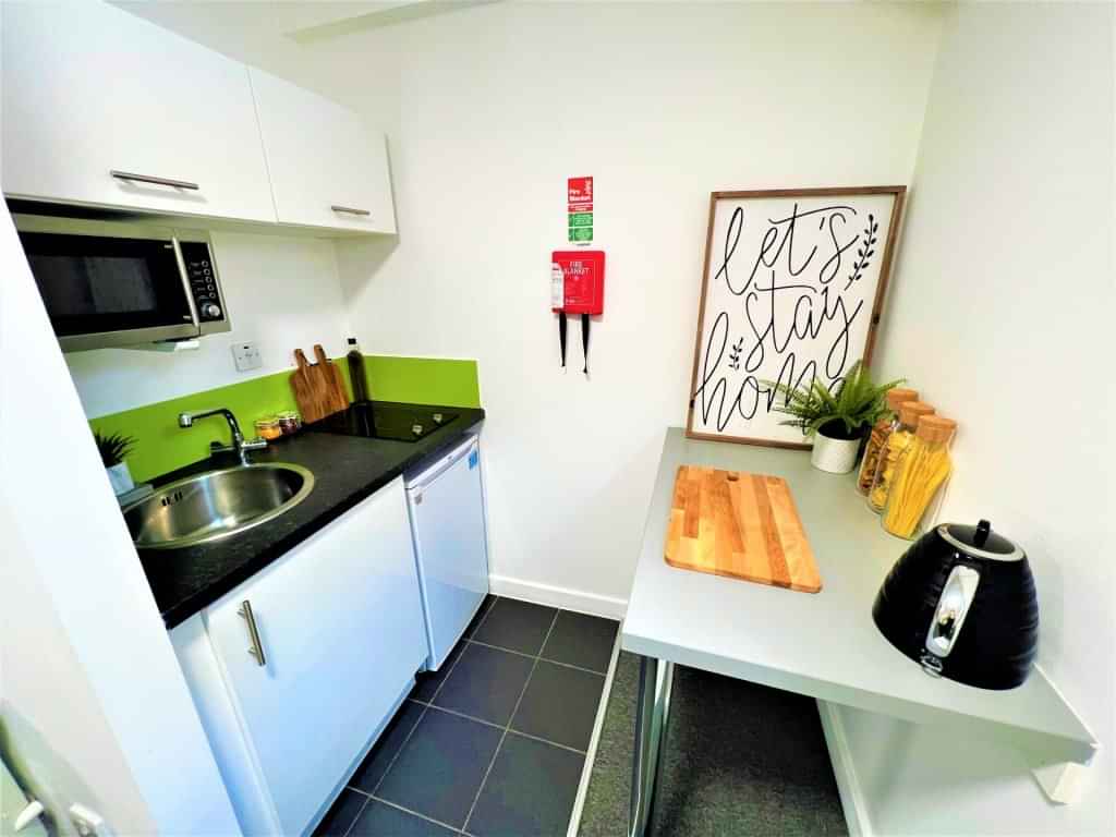 Common Area?w=400&h=260&fit=crop&q=40&auto=format&trim=auto