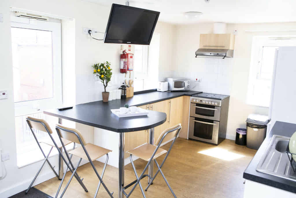 Exterior?w=400&h=260&fit=crop&q=40&auto=format&trim=auto