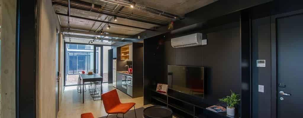 Bedroom?w=400&h=260&fit=crop&q=40&auto=format&trim=auto